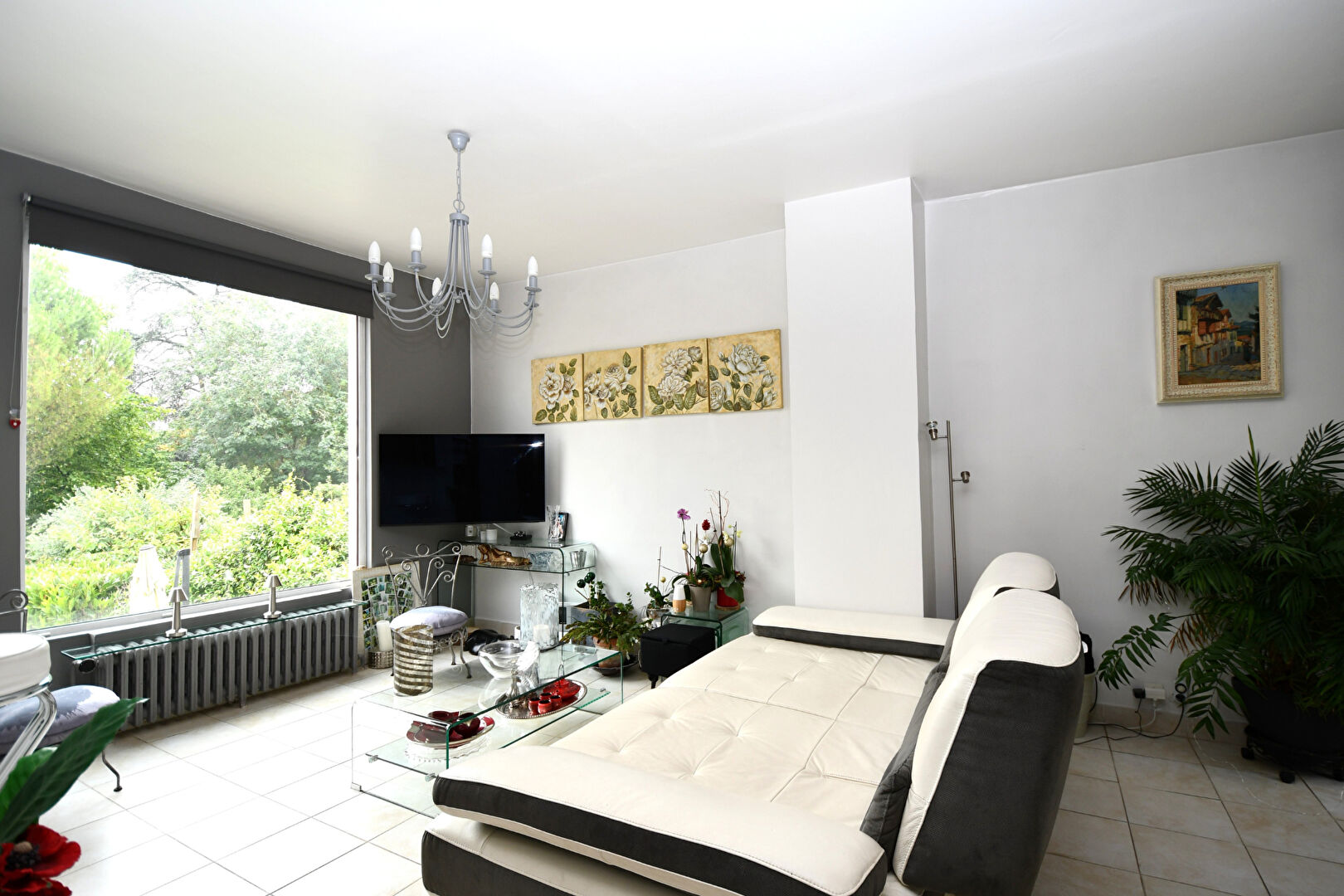 Chatou charmante  maison lumineuse  de 124 m²  au sol avec 3 chambres sur un terrain de 318 m² avec lumière et vue Seine