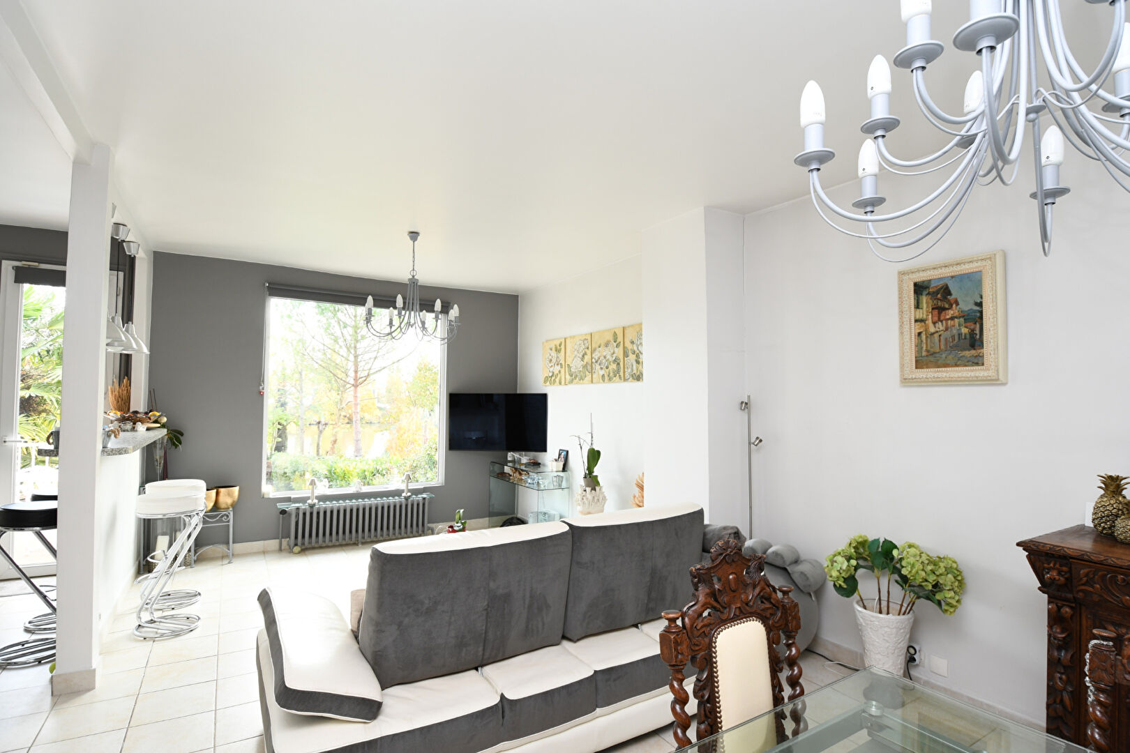 Chatou charmante  maison lumineuse  de 124 m²  au sol avec 3 chambres sur un terrain de 318 m² avec lumière et vue Seine