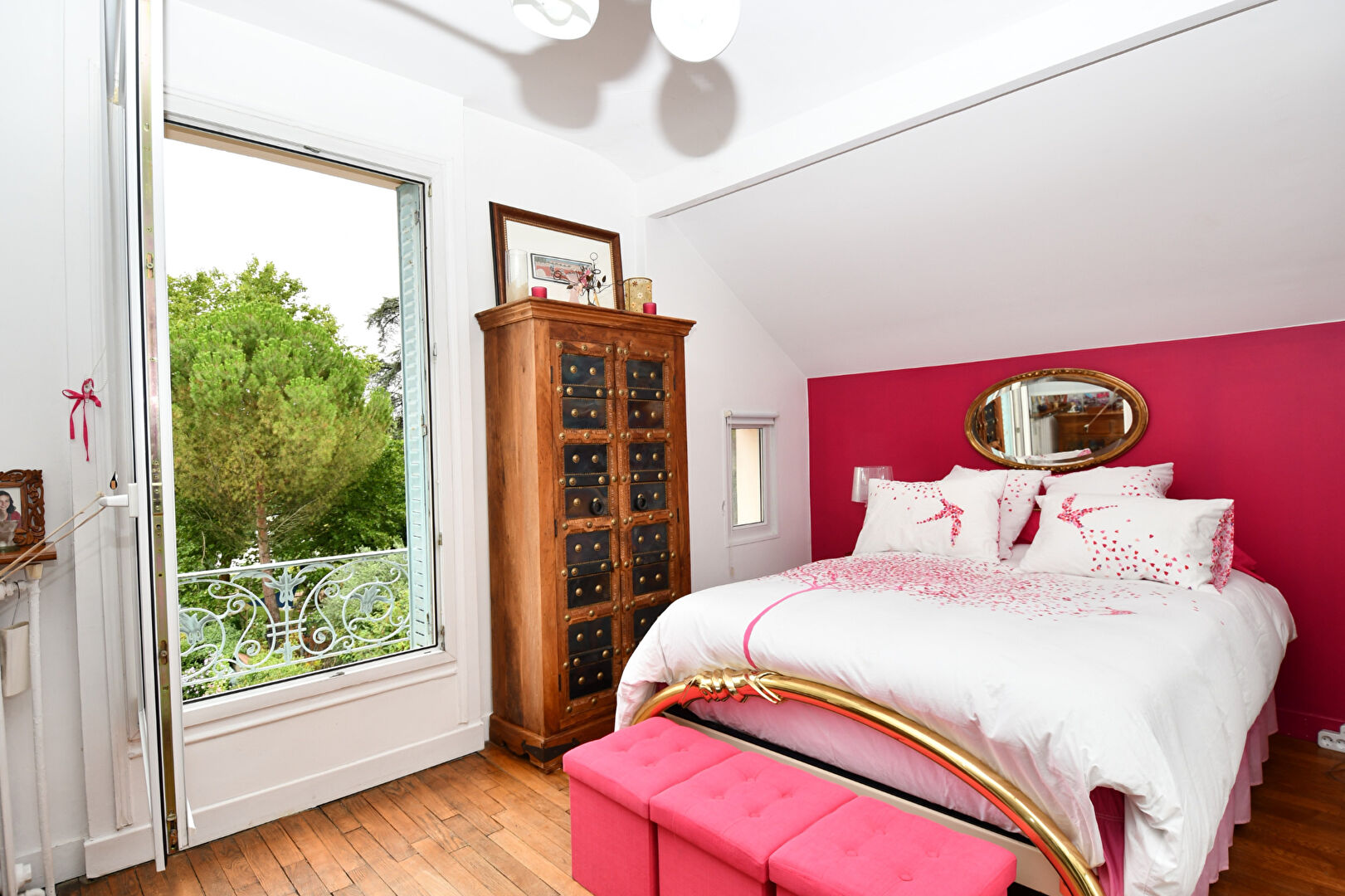 Chatou charmante  maison lumineuse  de 124 m²  au sol avec 3 chambres sur un terrain de 318 m² avec lumière et vue Seine