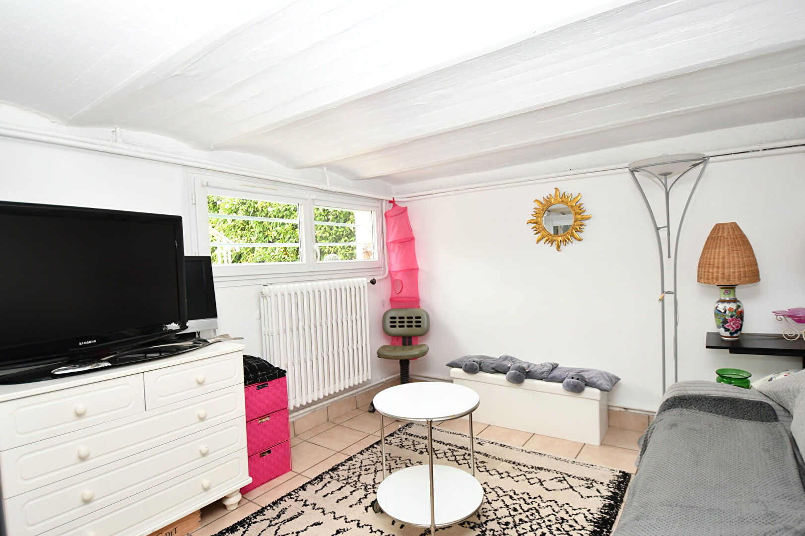 Chatou charmante  maison lumineuse  de 124 m²  au sol avec 3 chambres sur un terrain de 318 m² avec lumière et vue Seine