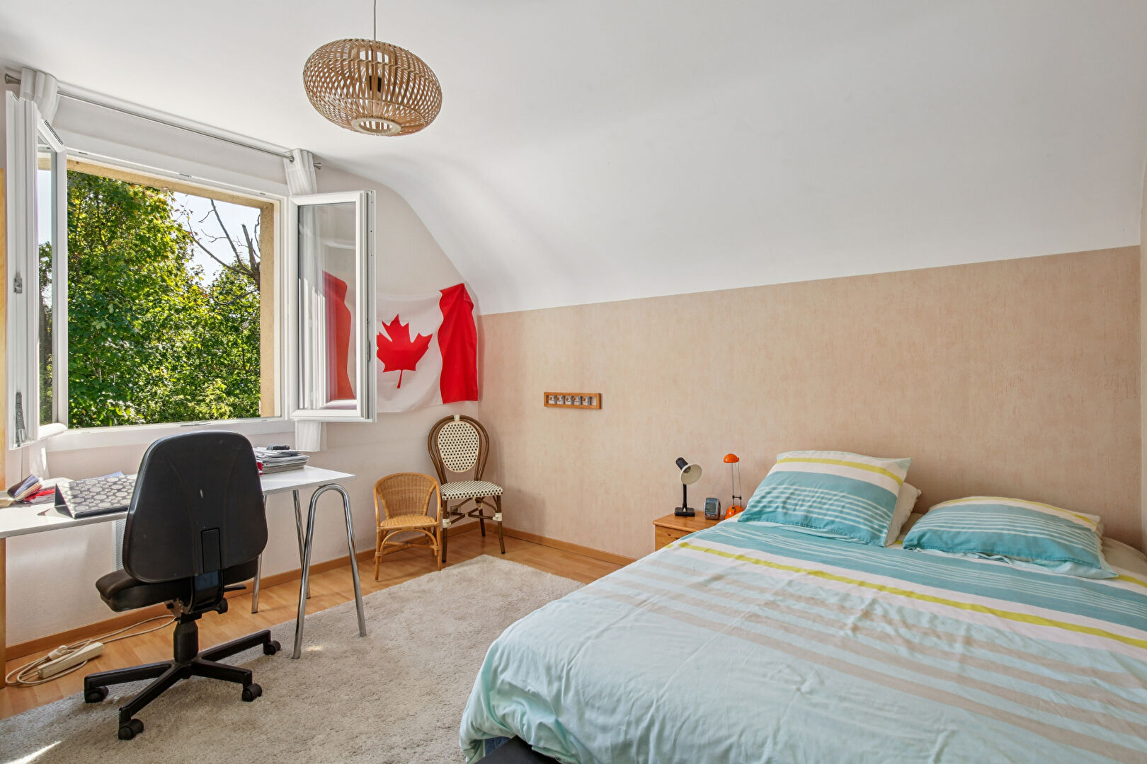 A CHATOU  Maison familiale de 176 m² au sol avec grand jardin sans vis-à-vis, Lisière du Vésinet