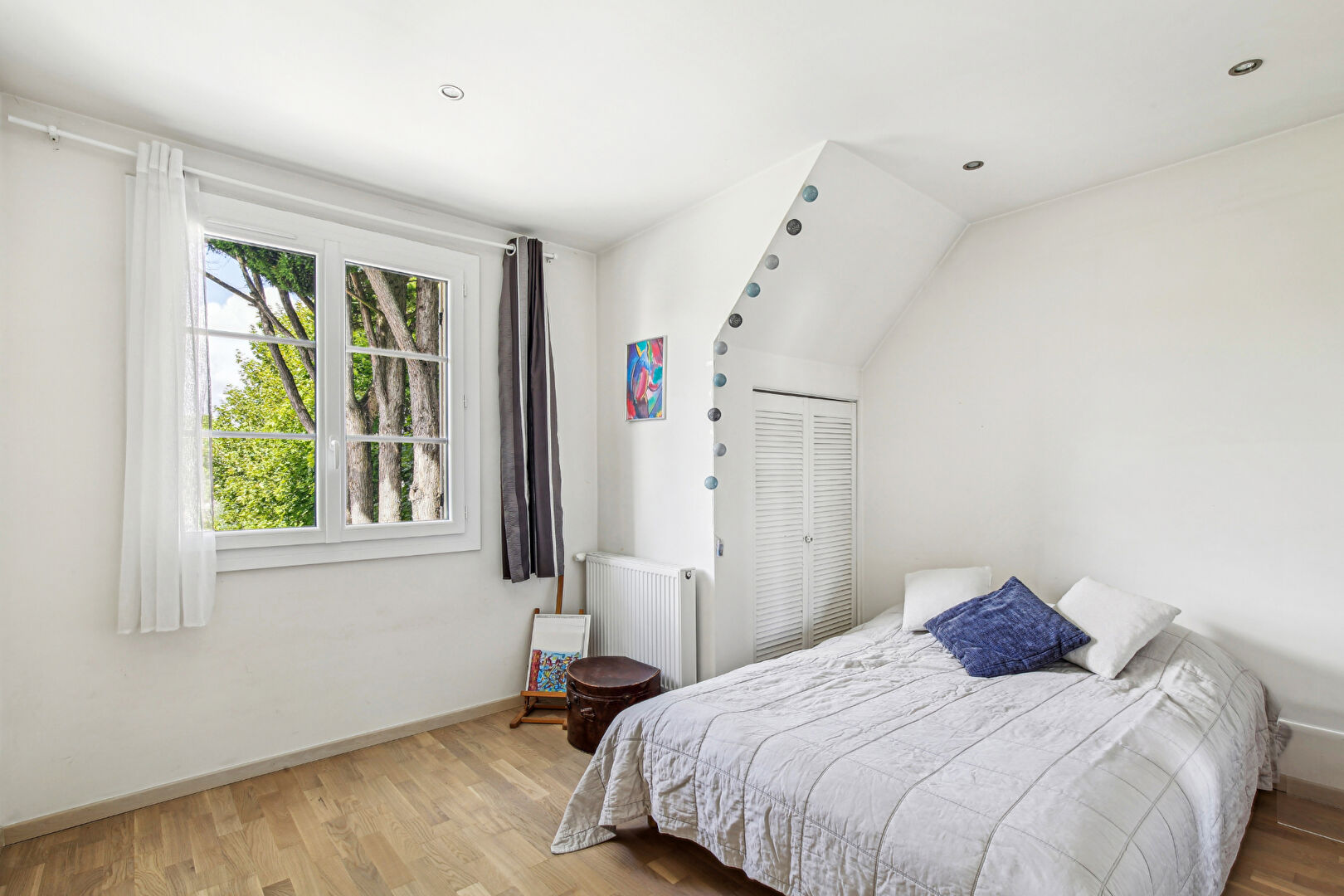 Maison située à Montesson avec 4 chambres de 225 m2 sur  un terrain de 941 m² à 5 mn du centre ville