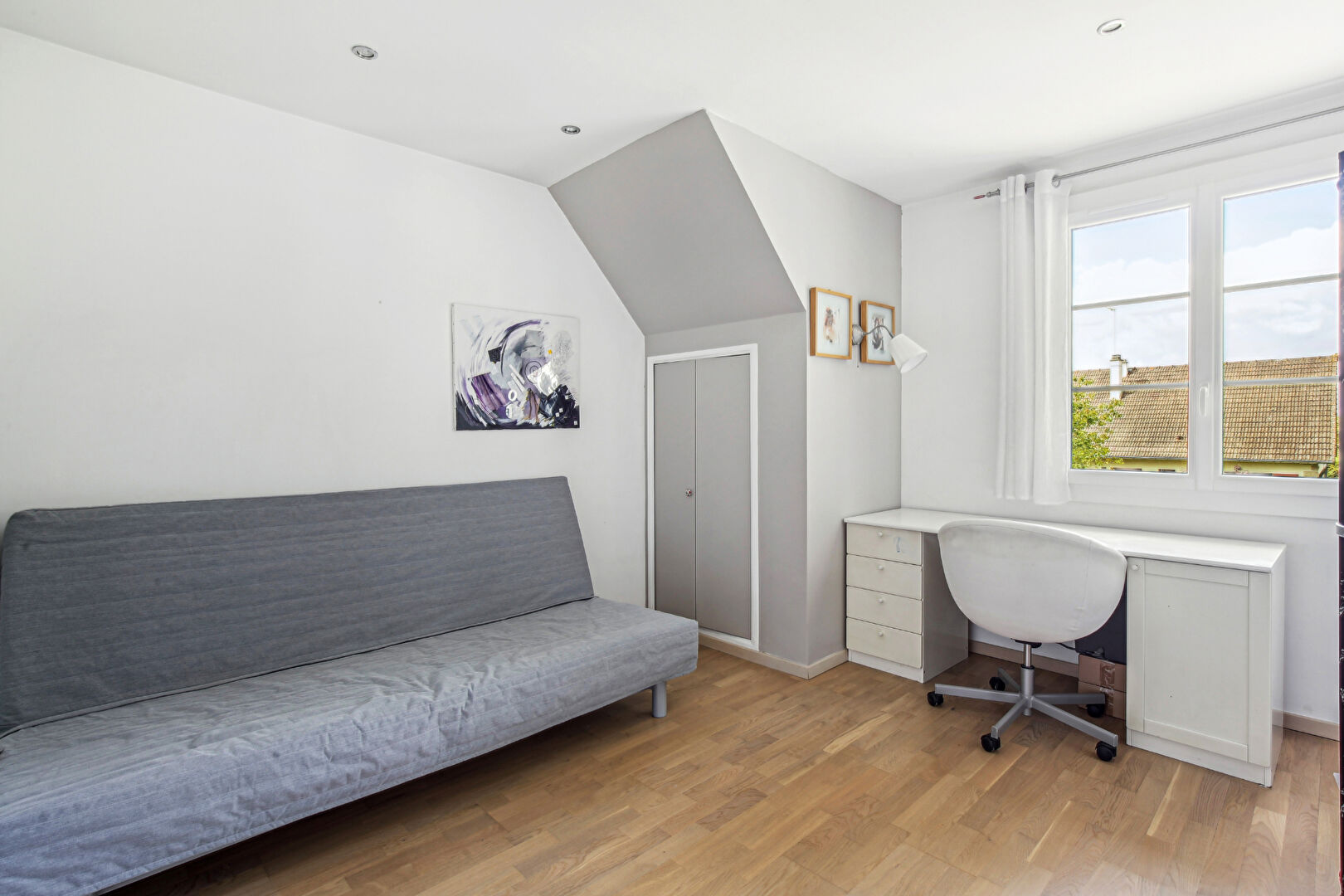 Maison située à Montesson avec 4 chambres de 225 m2 sur  un terrain de 941 m² à 5 mn du centre ville