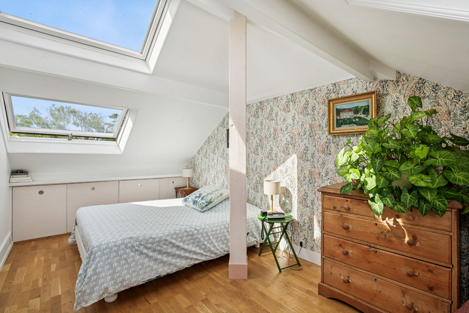 BAS DE CHATOU Maison familiale de charme avec un terrain de 800 m² au calme à 13 min à pied du RER