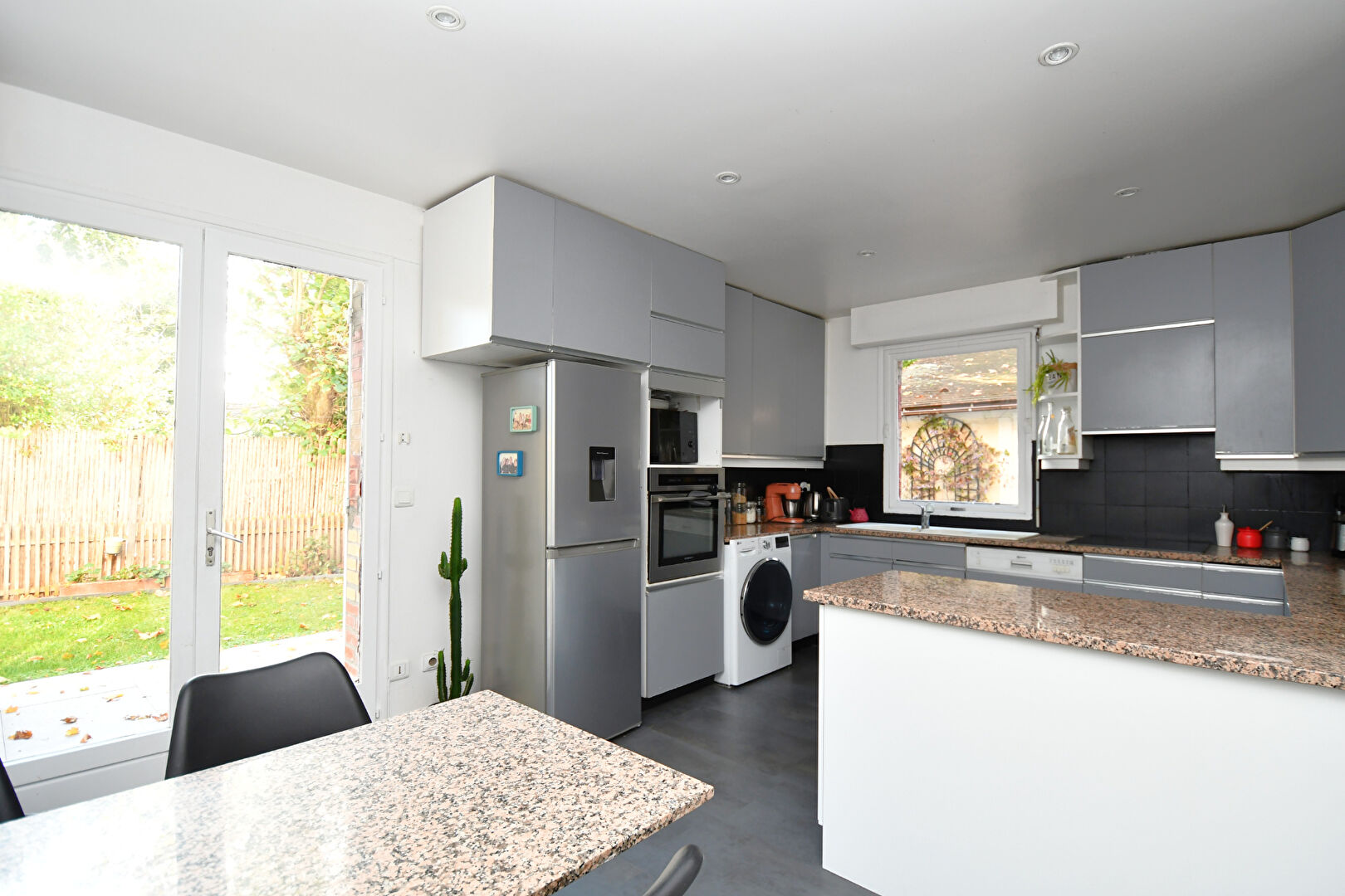 CHATOU, Maison ancienne pleine de charme de 143 m² au calme absolu, sans vis-à-vis à 12 mn RER