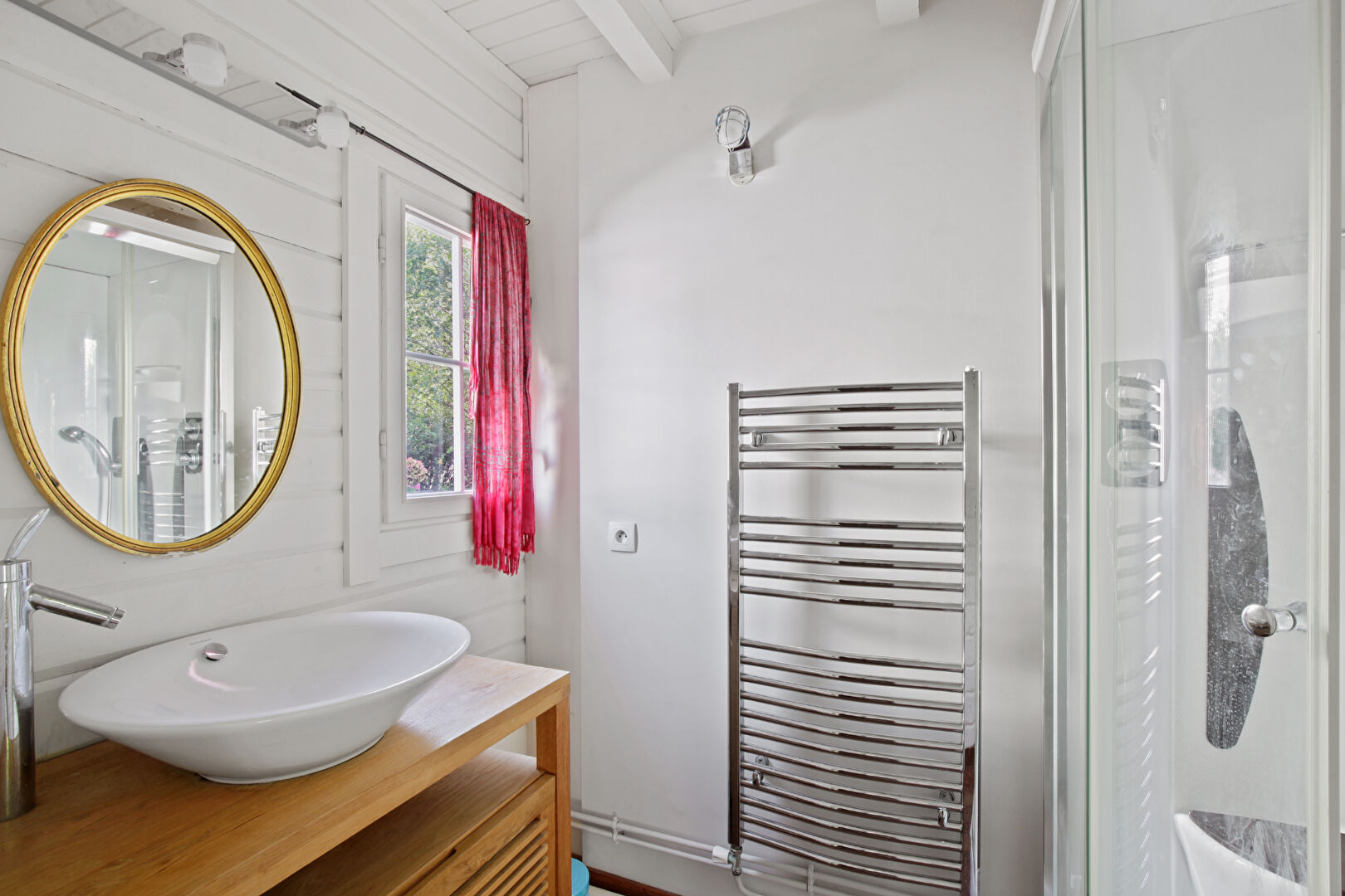 Maison de 326 m2 au sol située BAS DE CHATOU  à  3 mn centre ville et du RER