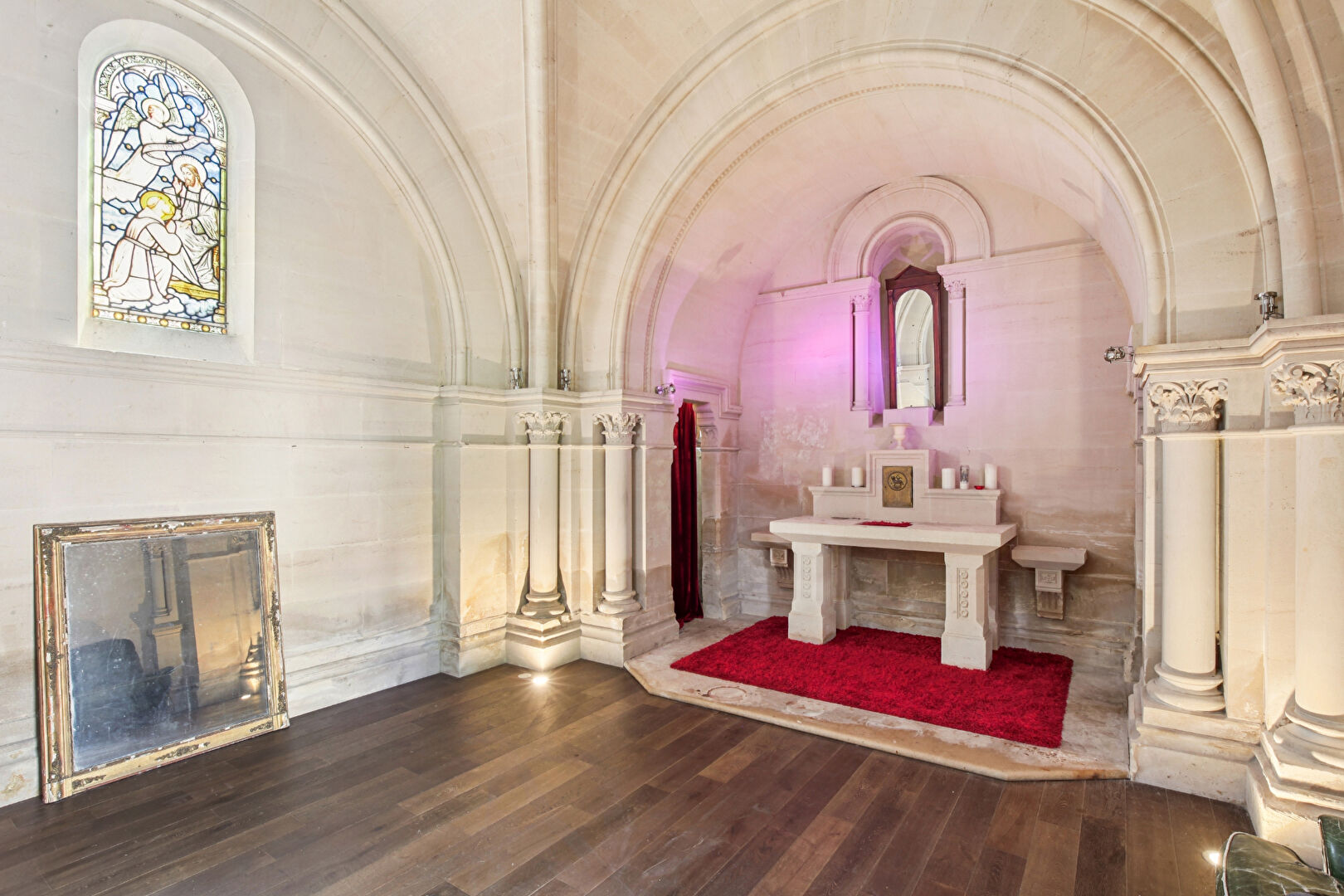 Maison de 326 m2 au sol située BAS DE CHATOU  à  3 mn centre ville et du RER