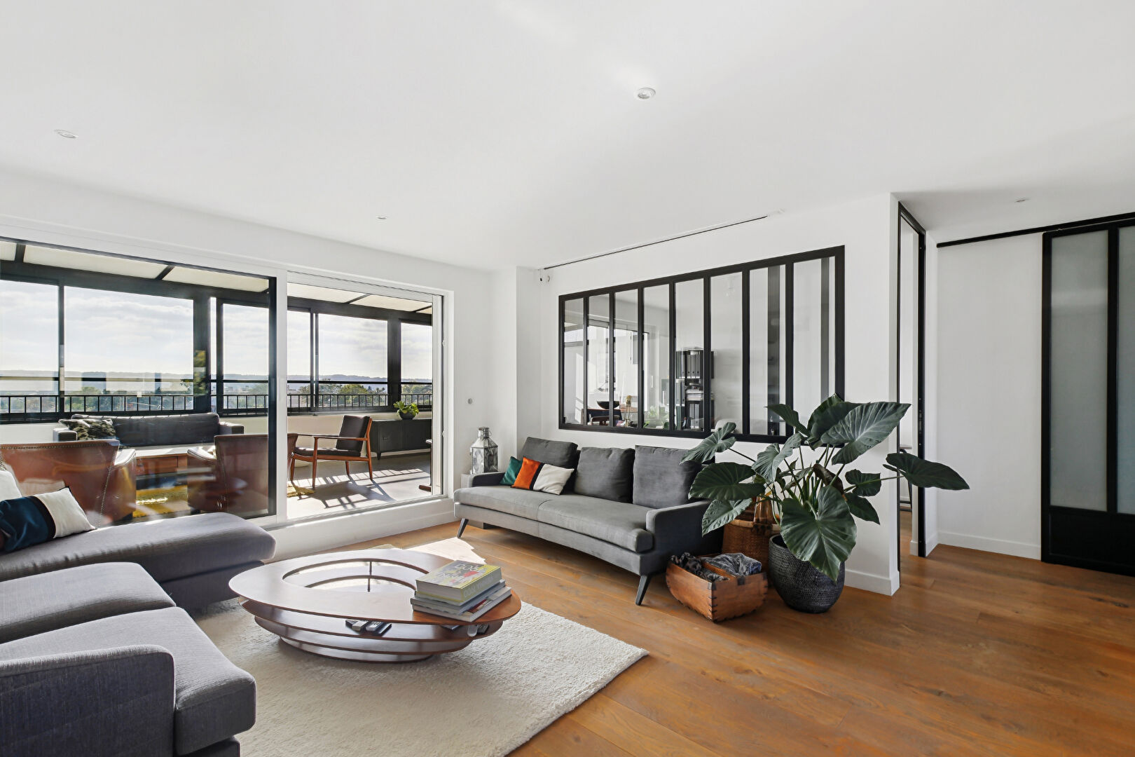 Superbe APPARTEMENT 5 pièces en duplex lumineux de 124 m² avec terrasse couverte  de 28 m² plein sud