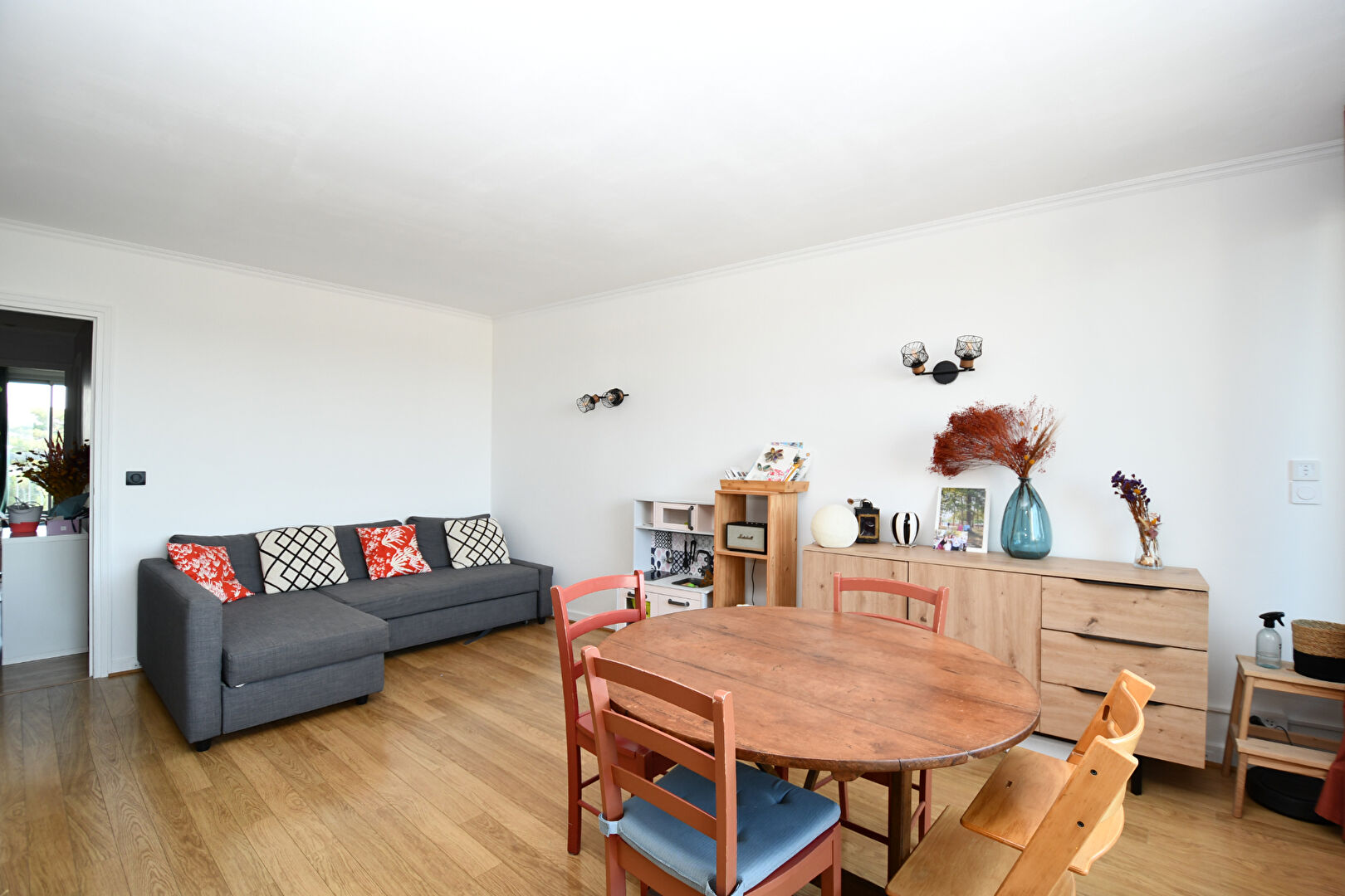 Appartement situé en hyper centre de Chatou de 70 m2 avec 2 chambres  au 4ème étage avec ascenseur