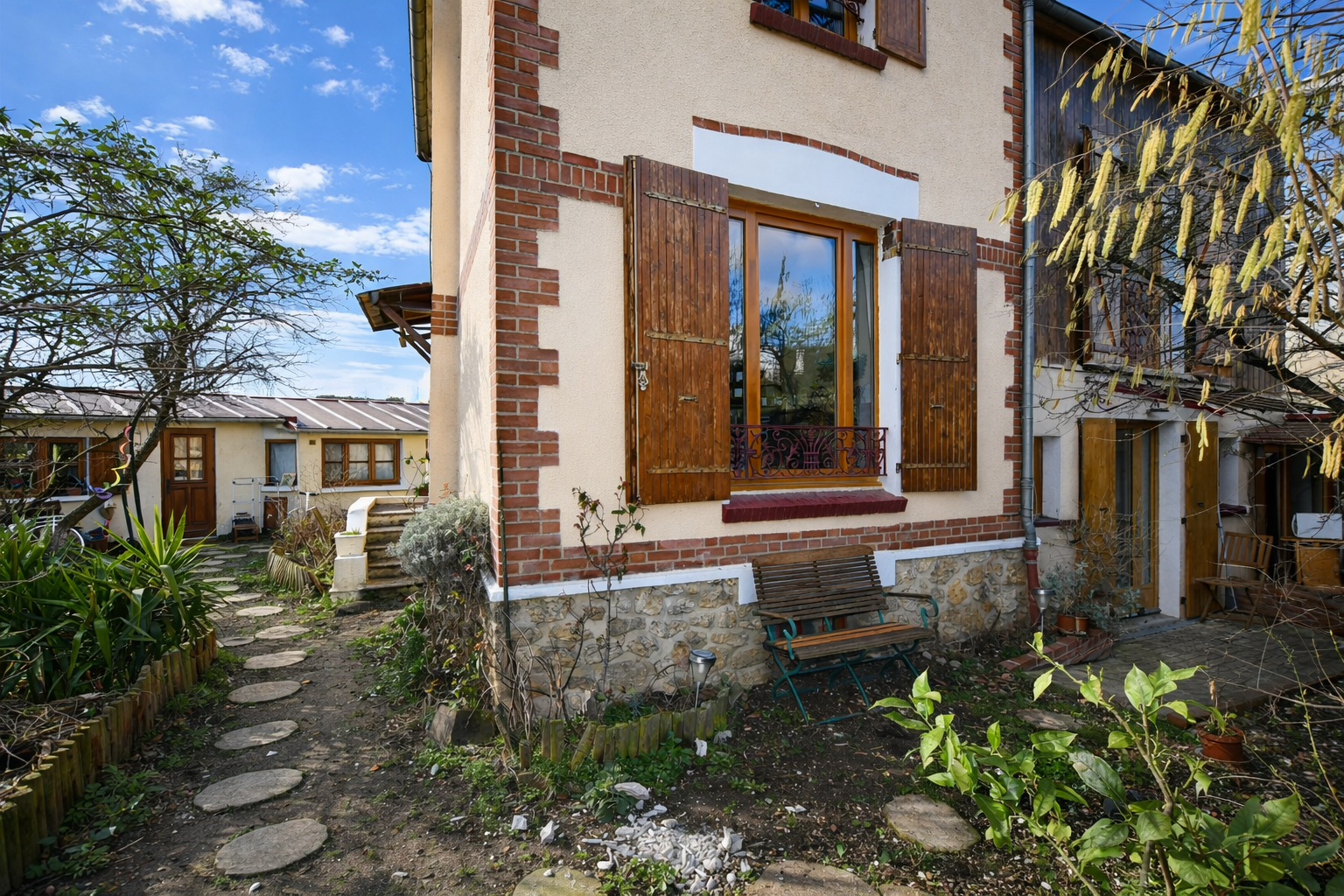 CHATOU – MAISON DE CHARME – 138 M² – TERRAIN 434 M² – DEPENDANCE AMENAGEE