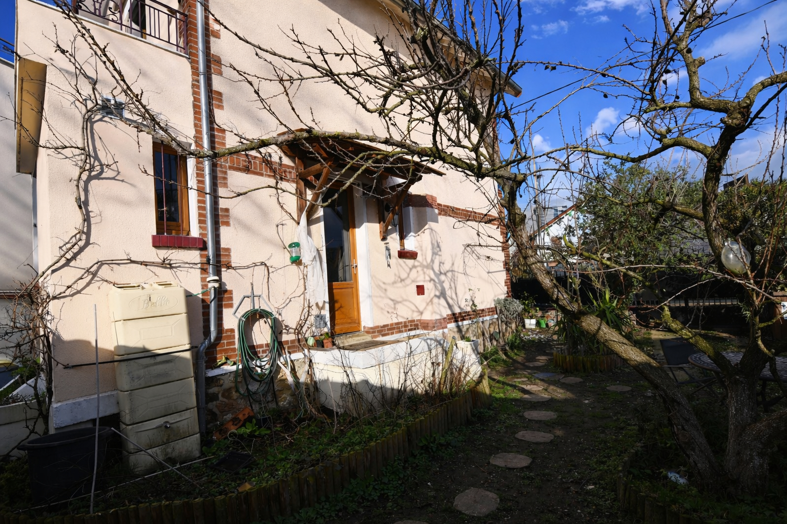 CHATOU – MAISON DE CHARME – 138 M² – TERRAIN 434 M² – DEPENDANCE AMENAGEE