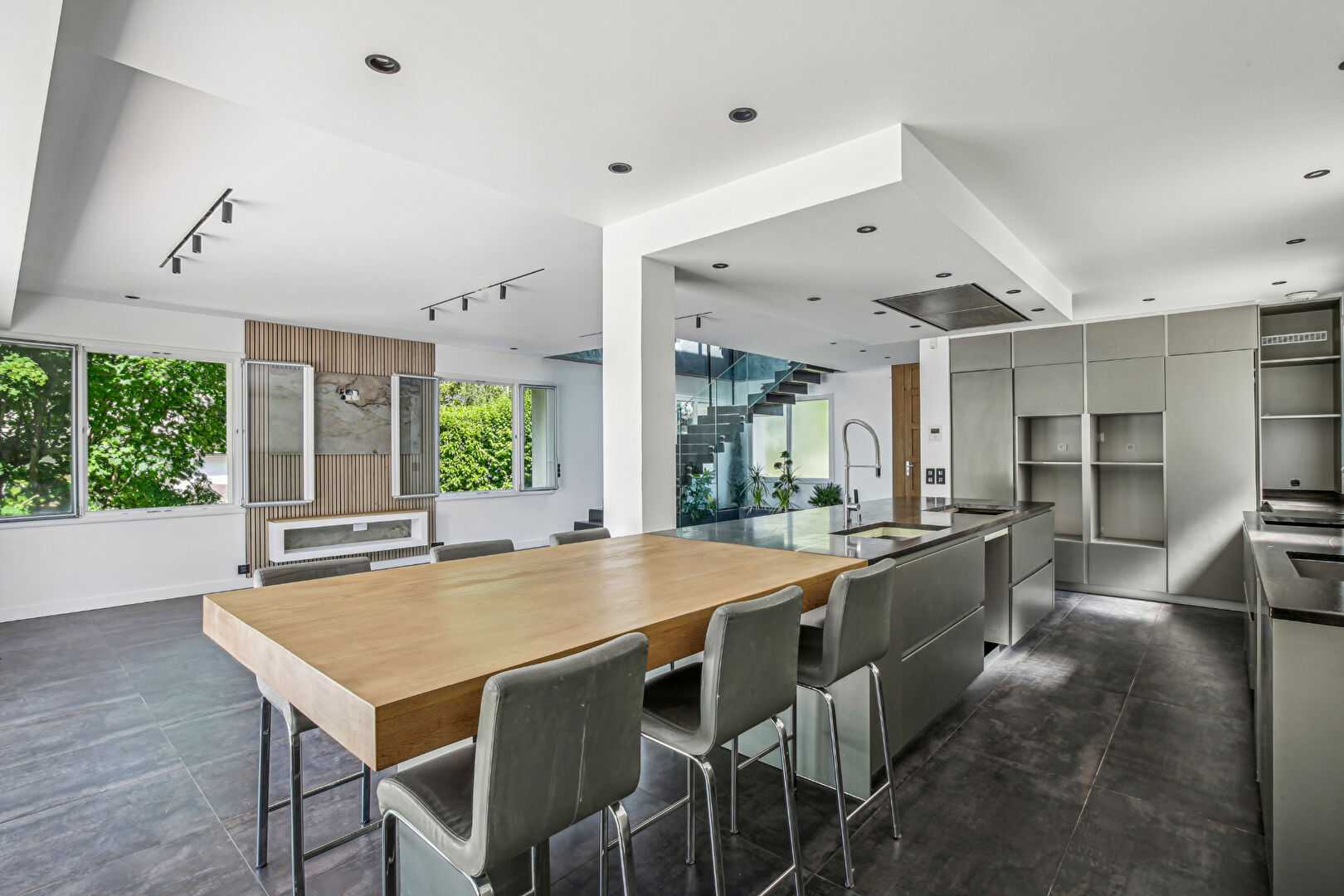 Maison d’architecte de 261 m2  – Elégance, lumière et belles prestations à 12 mn du RER