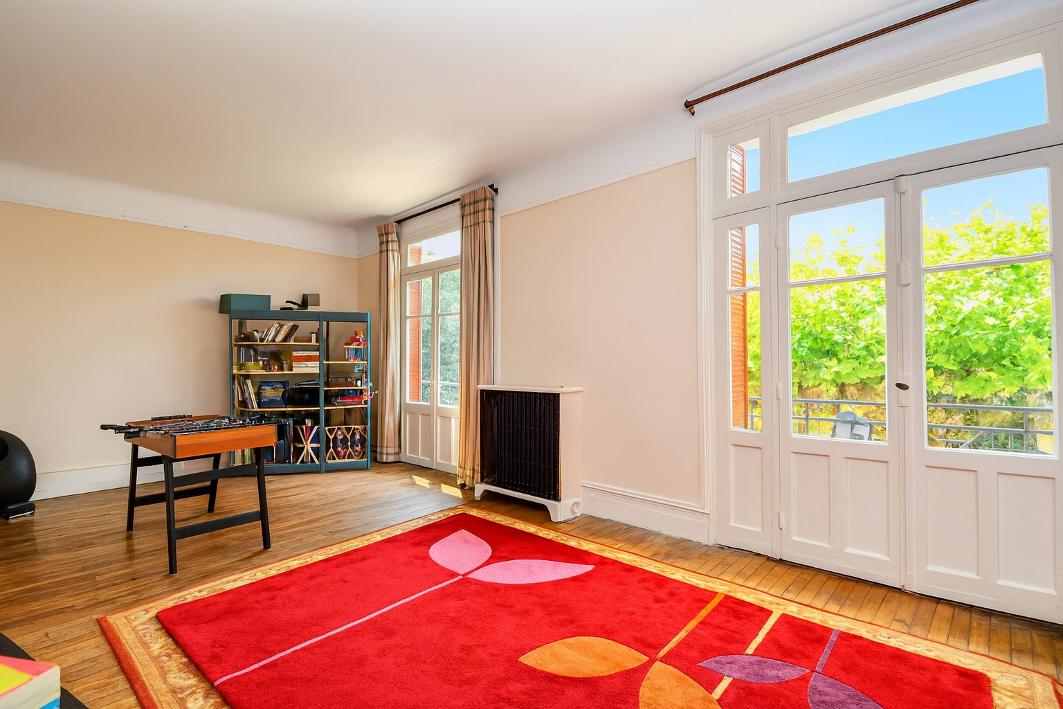 Maison familiale de caractère , Triangle d’Or des Bas de Chatou ,7 chambres ? 590 m² de terrain