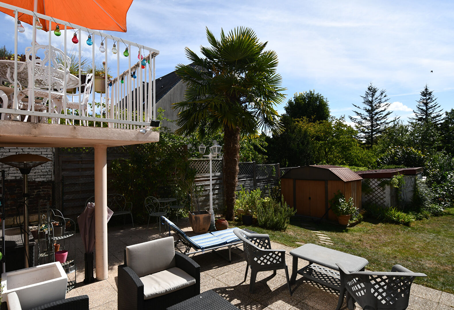 Chatou charmante  maison lumineuse  de 124 m²  au sol avec 3 chambres sur un terrain de 318 m² avec lumière et vue Seine