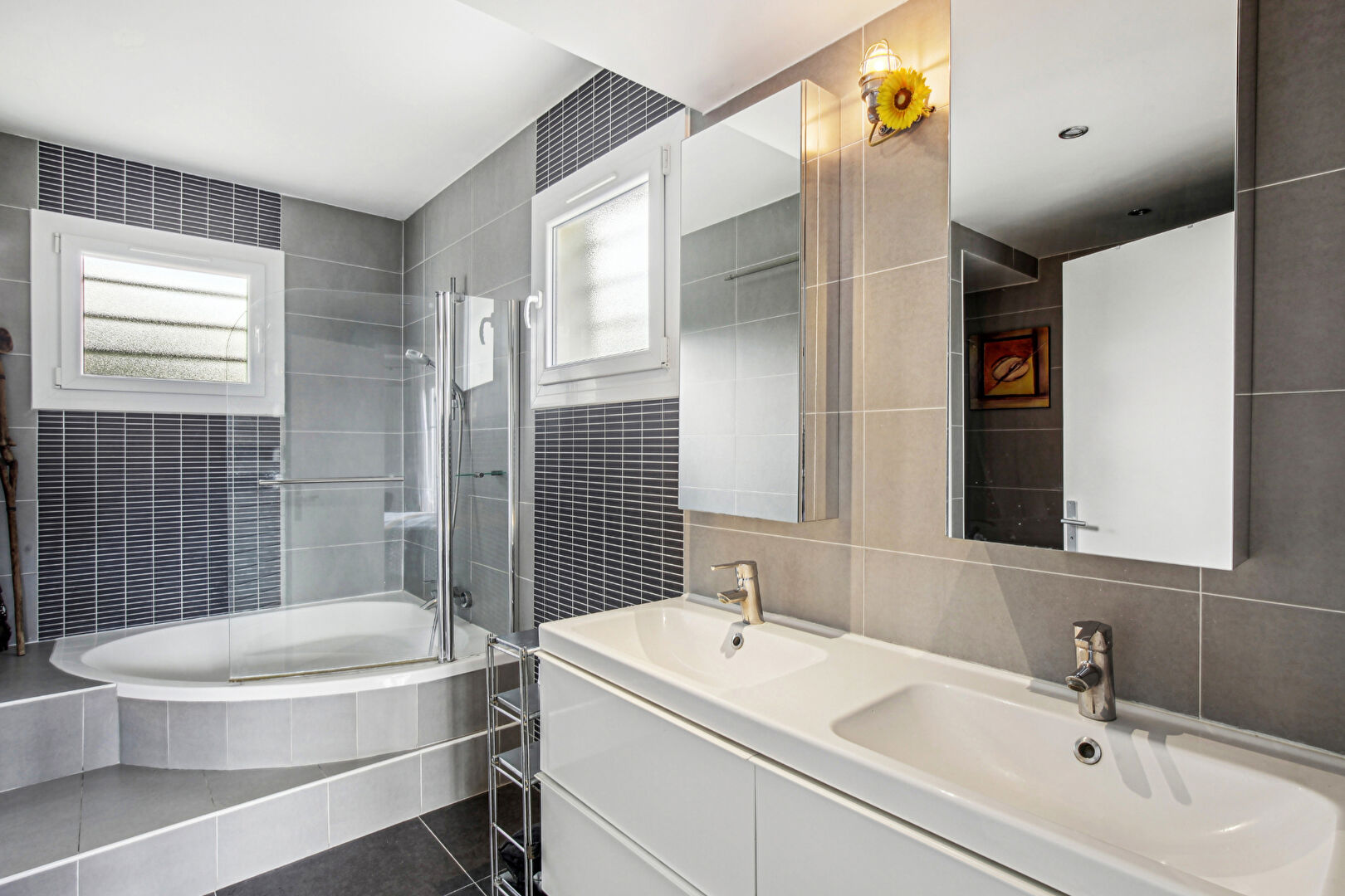 Maison située à Montesson avec 4 chambres de 225 m2 sur  un terrain de 941 m² à 5 mn du centre ville