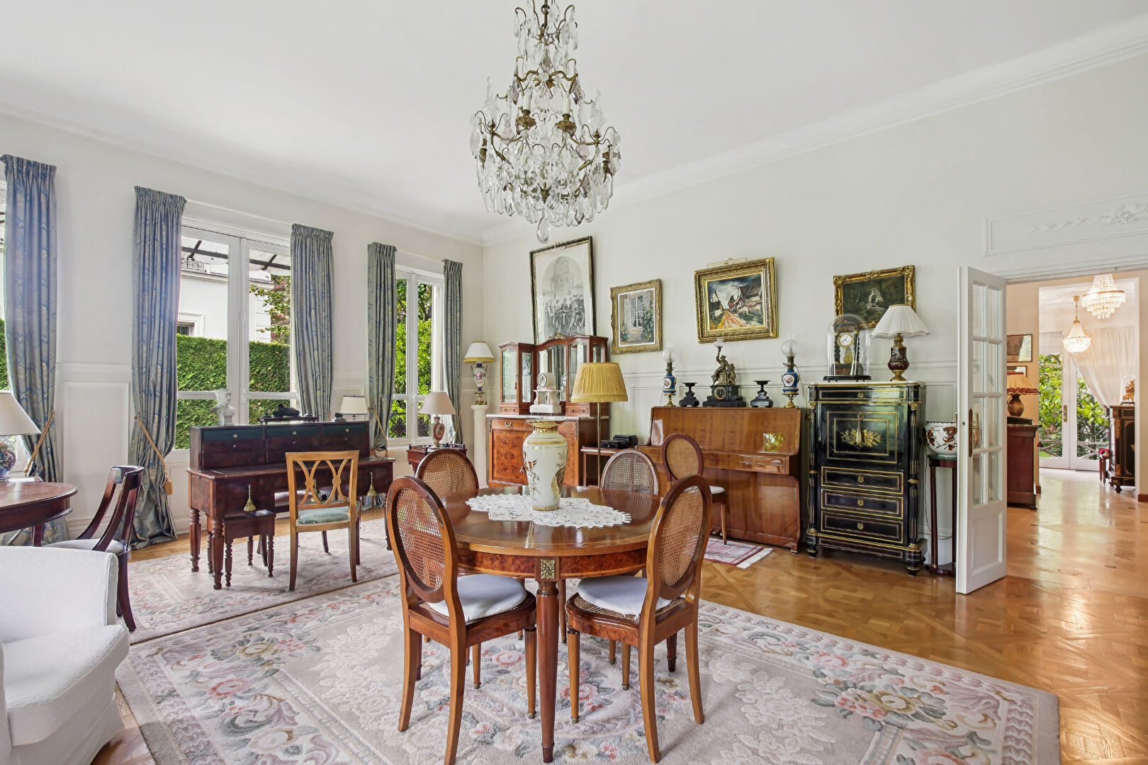 BAS DE CHATOU – Charmante maison de caractère avec écuries réhabilitées et superbe jardin sans vis-à-vis