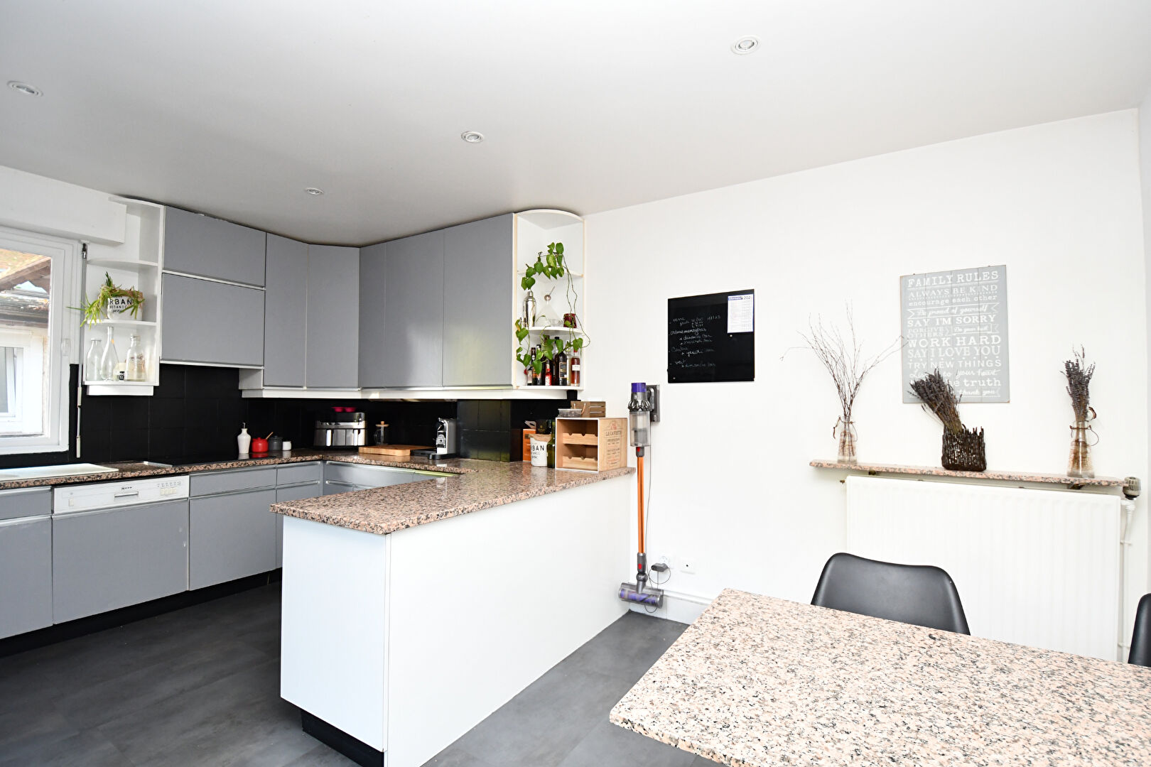 CHATOU, Maison ancienne pleine de charme de 143 m² au calme absolu, sans vis-à-vis à 12 mn RER