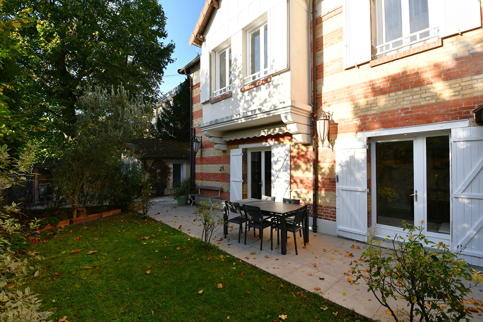 CHATOU, Maison ancienne pleine de charme de 143 m² au calme absolu, sans vis-à-vis à 12 mn RER