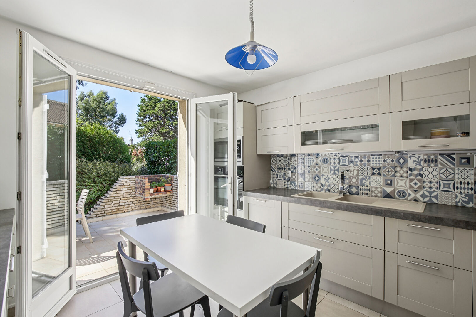 A CHATOU  Maison familiale de 176 m² au sol avec grand jardin sans vis-à-vis, Lisière du Vésinet