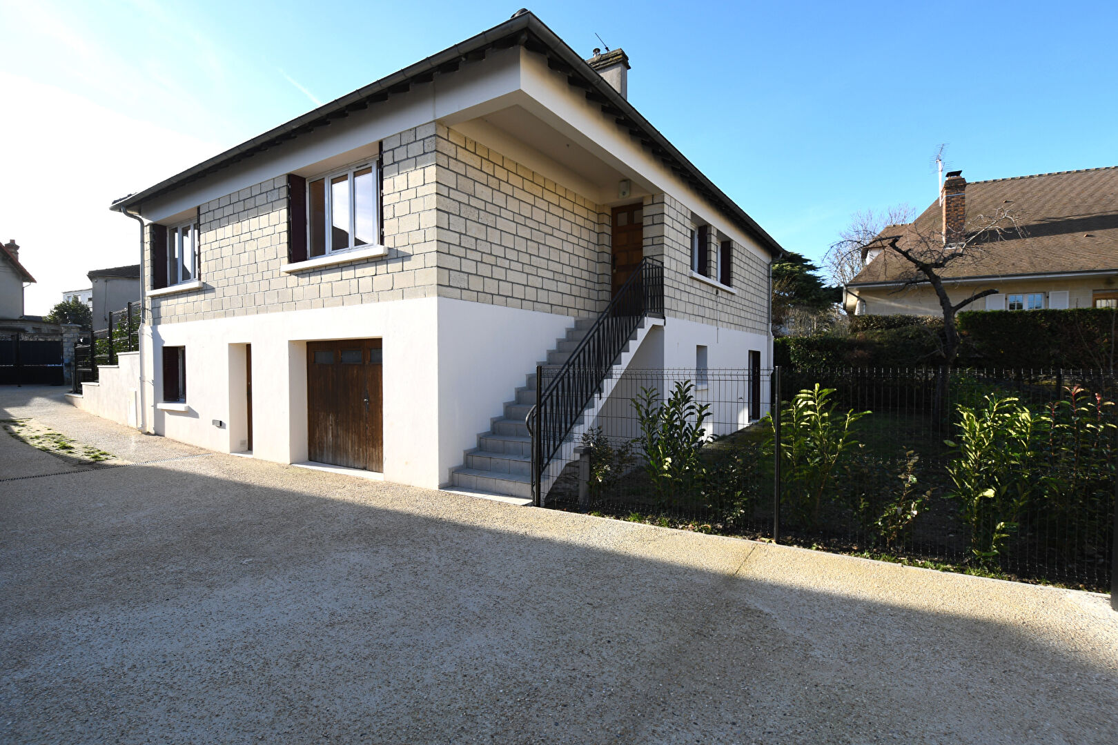 Maison située à Chatou de 164 m² habitables sur un terrain de 580 m² environ