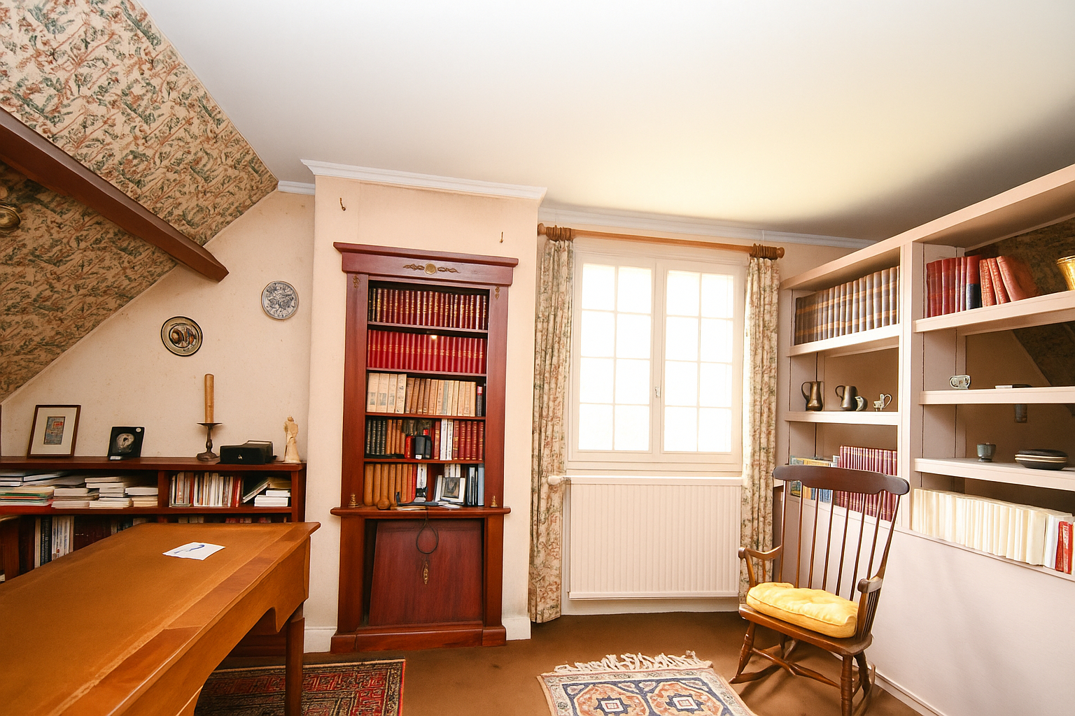 Beaux volumes et fort potentiel pour cette villa familiale de 197 m² sur un terrain de 1000 m² sescteur Côteaux-Monet