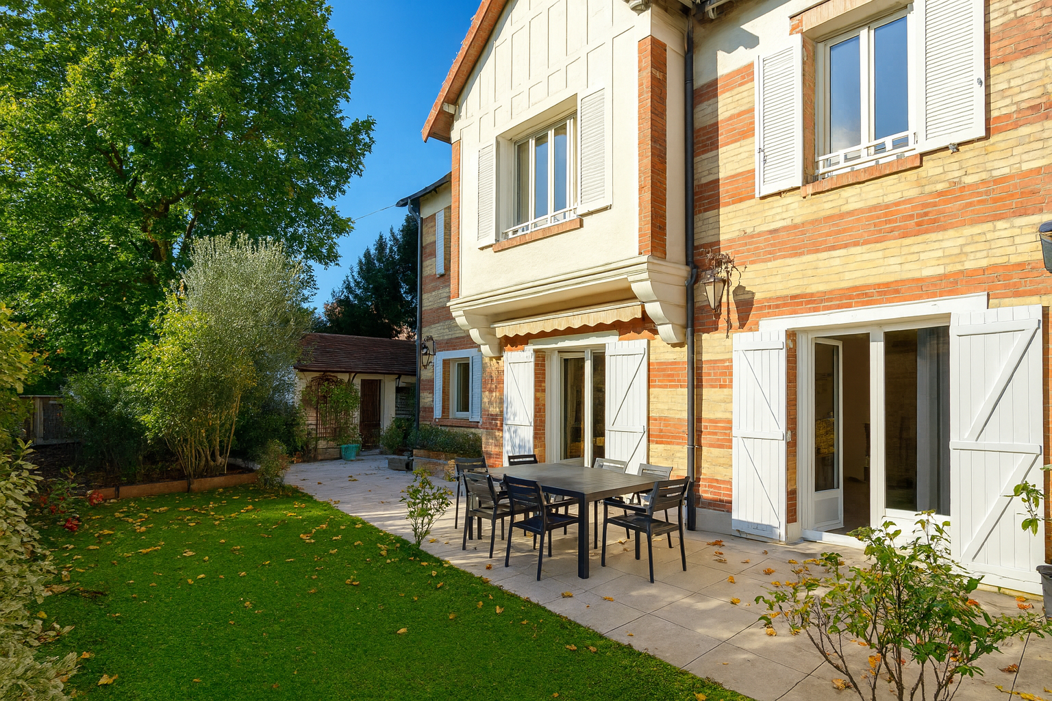 CHATOU Secteur BRIMONT , charmante maison ancienne de 143 m² au calme absolu, sans vis-à-vis à 12 mn RER
