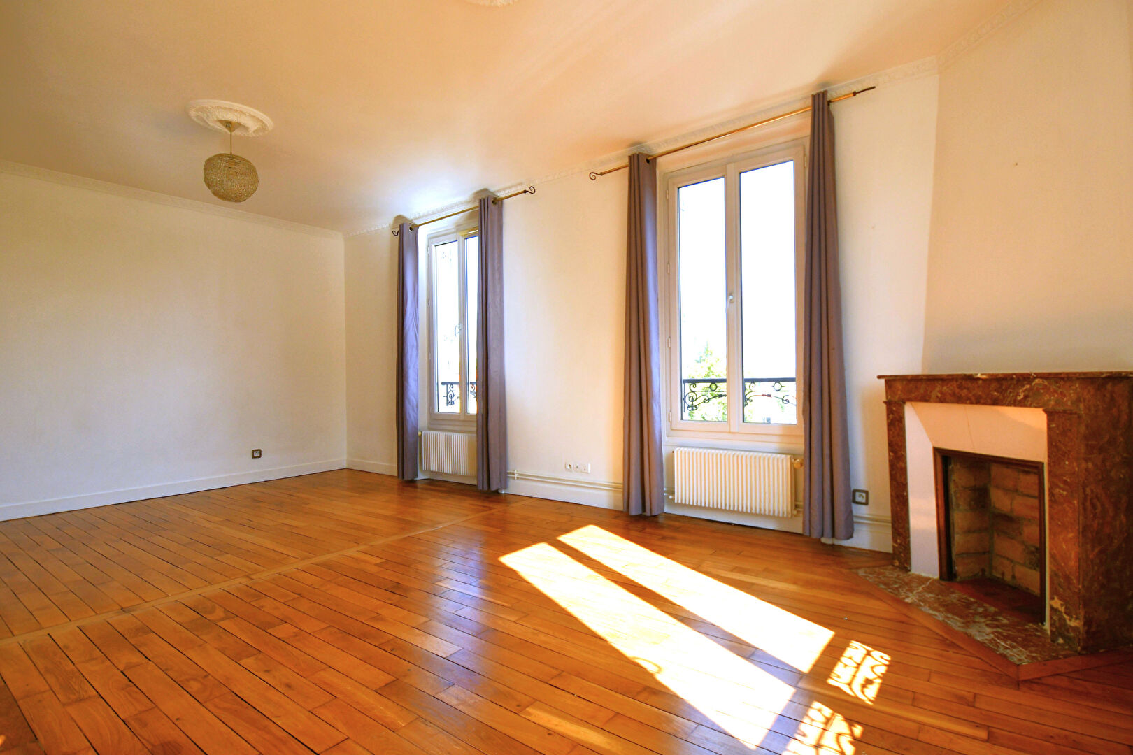 Appartement situé sur le bas CHATOU 4 pièces de 80 m2 au sol