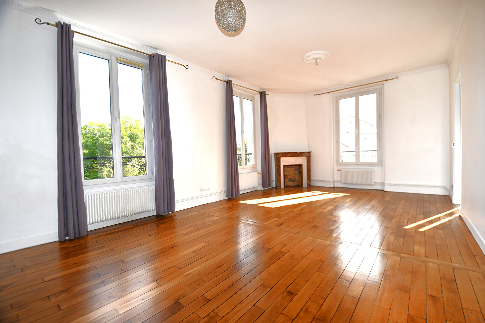 Appartement situé sur le bas CHATOU 4 pièces de 80 m2 au sol