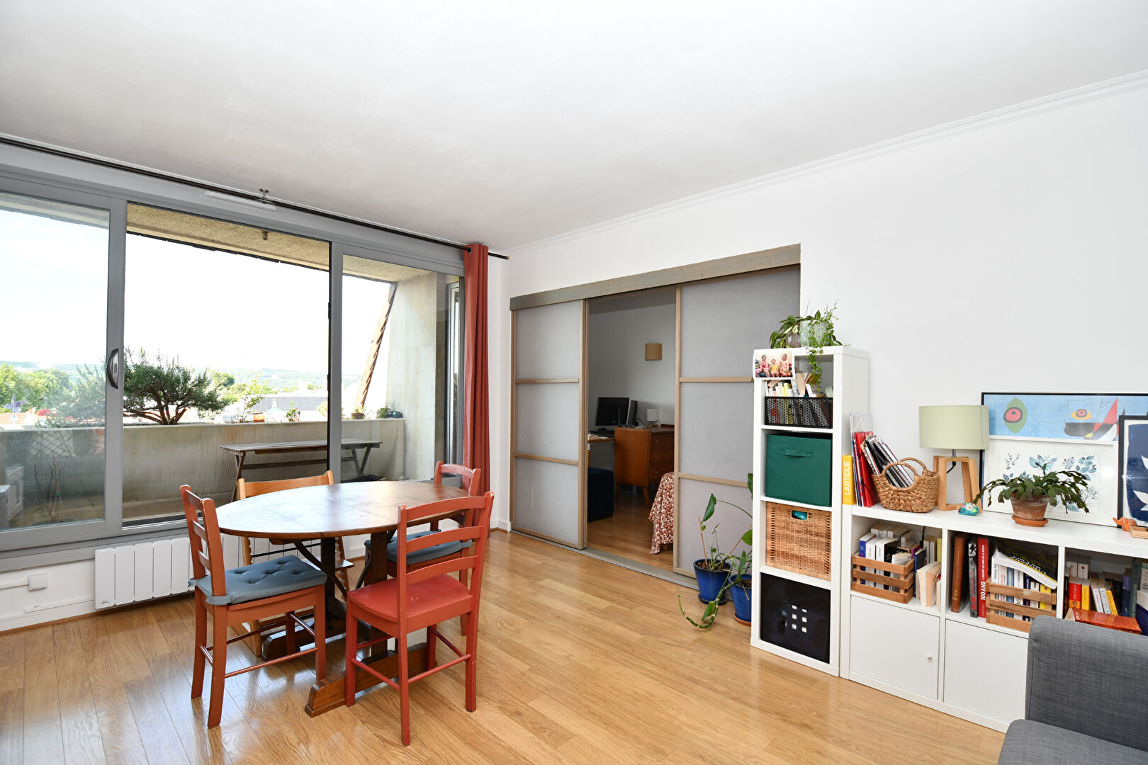 Appartement situé en hyper centre de Chatou de 70 m2 avec 2 chambres  au 4ème étage avec ascenseur