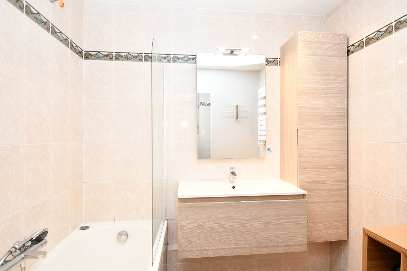 Appartement situé en hyper centre de Chatou de 70 m2 avec 2 chambres  au 4ème étage avec ascenseur