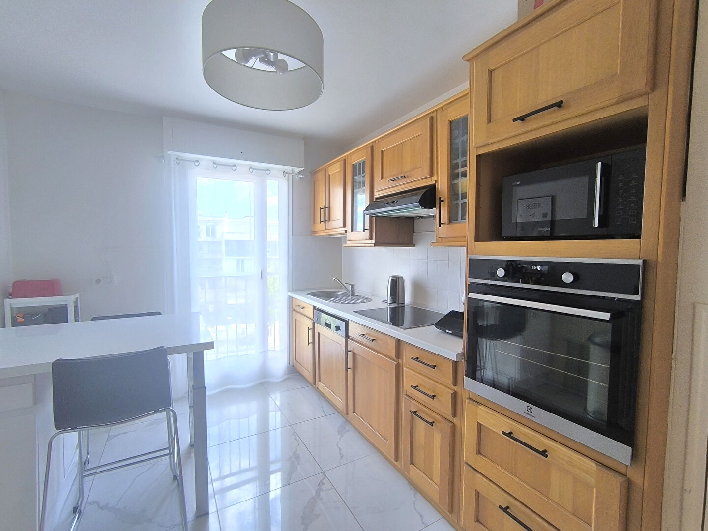 Bas de CHATOU Appartement Chatou 4 pièces de 87.02 m2