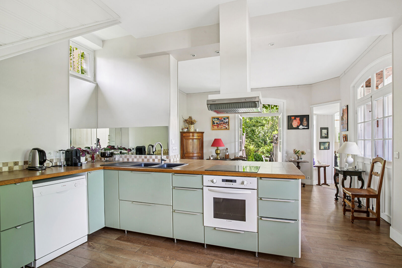 BAS DE CHATOU Maison familiale de charme avec un terrain de 800 m² au calme à 13 min à pied du RER