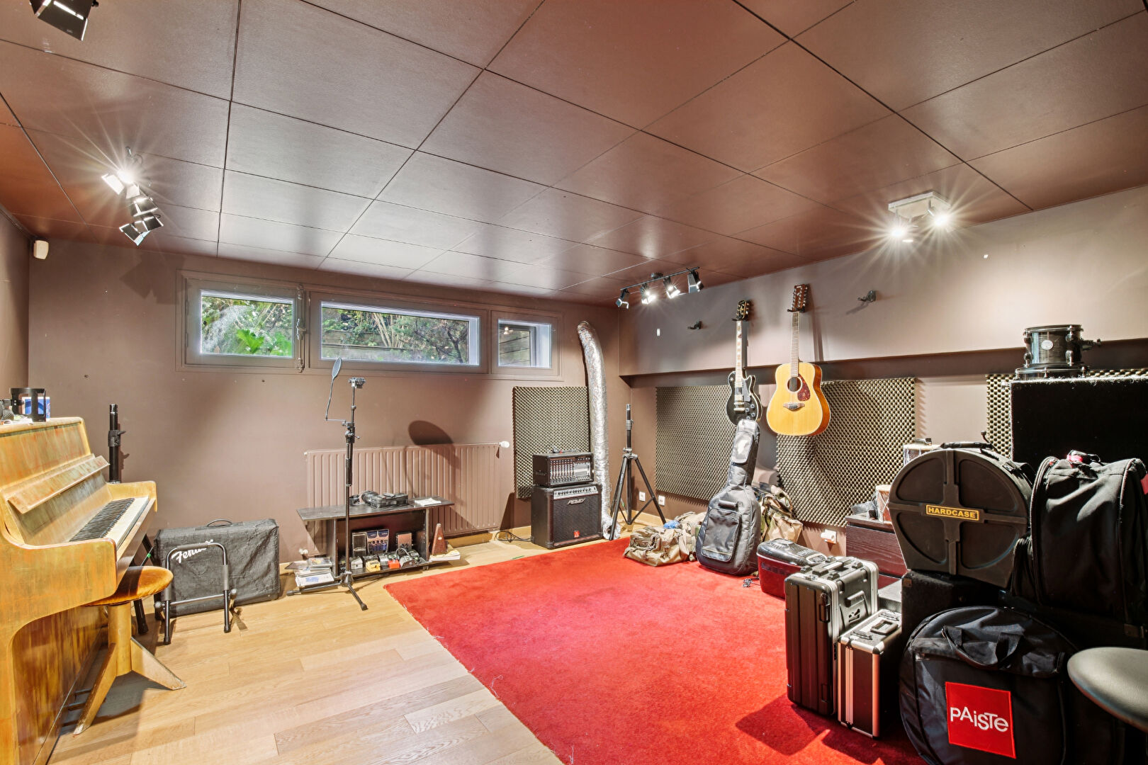 Maison de 326 m2 au sol située BAS DE CHATOU à 3 mn centre ville et du RER