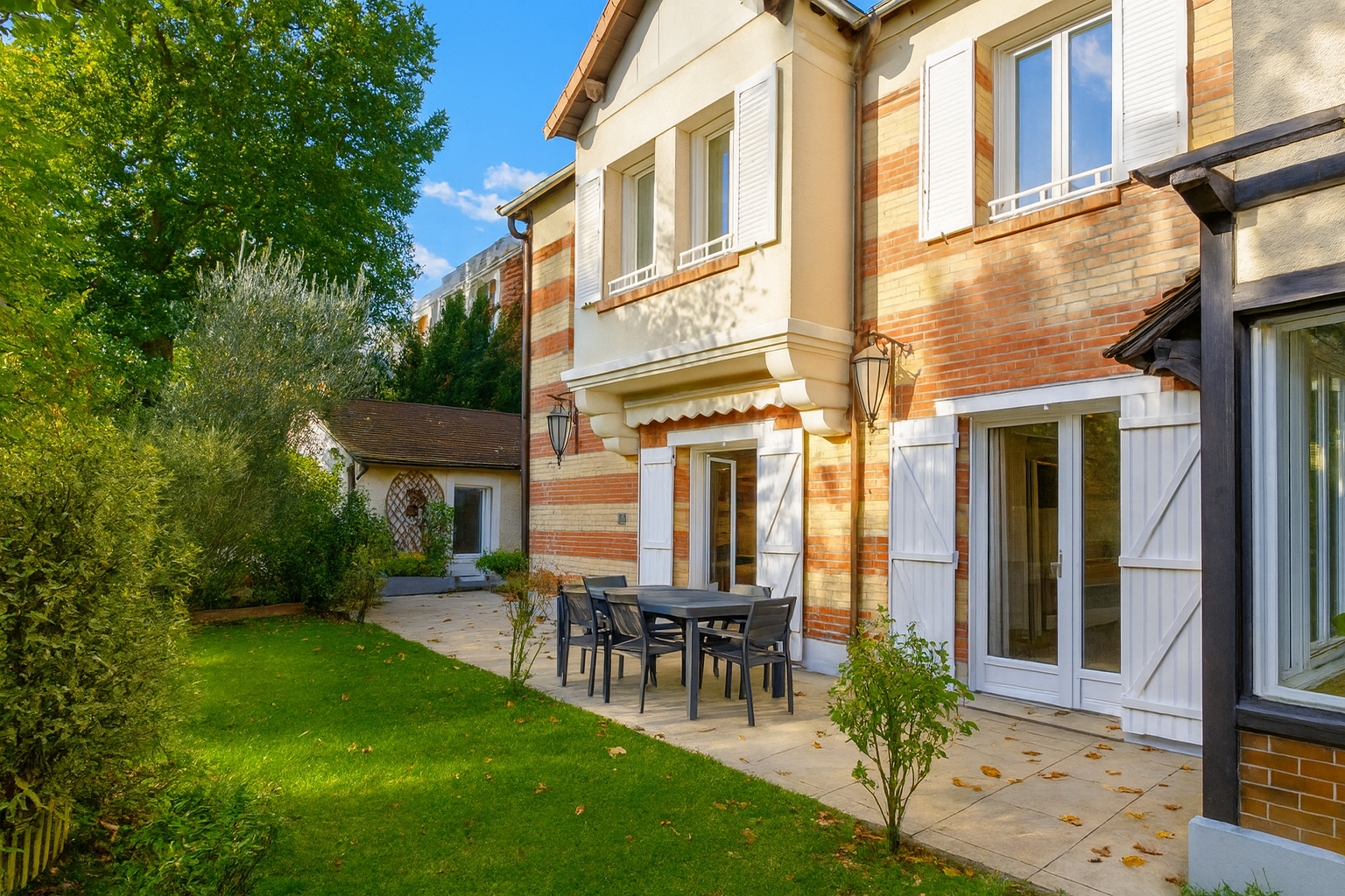 CHATOU Secteur BRIMONT , charmante maison ancienne de 143 m² au calme absolu, sans vis-à-vis à 12 mn RER