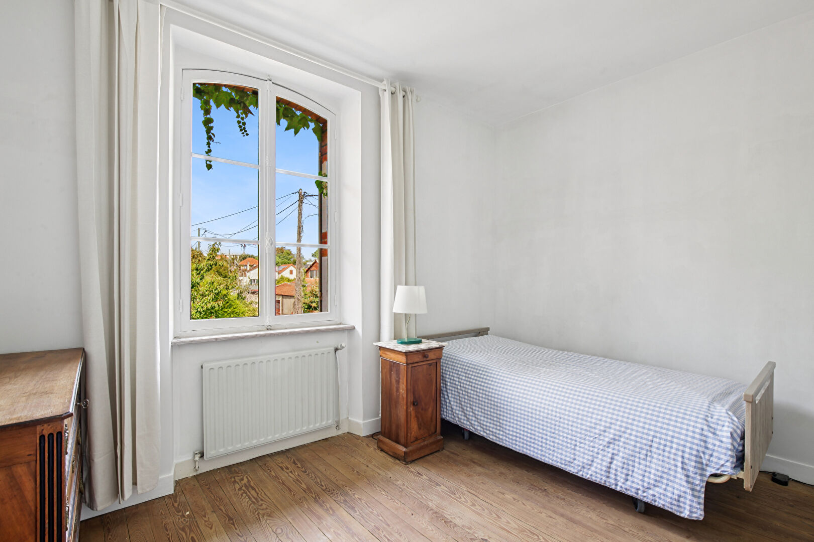 BAS DE CHATOU Maison familiale de charme avec un terrain de 800 m² au calme à 13 min à pied du RER