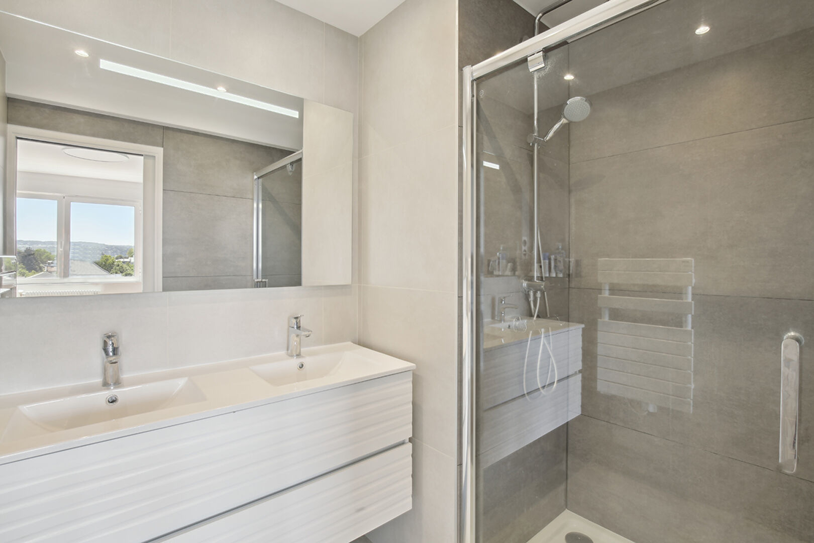 Superbe APPARTEMENT 5 pièces en duplex lumineux de 124 m² avec terrasse couverte  de 28 m² plein sud à 8 mn RER