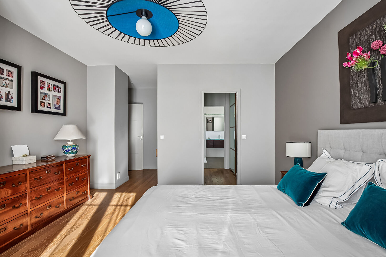 LE VESINET 4 MIN RER, MAGNIFIQUE PROPRIETE CONTEMPORAINE –  256 M² – TERRAIN 1202 M² – BELLES PRESTATIONS