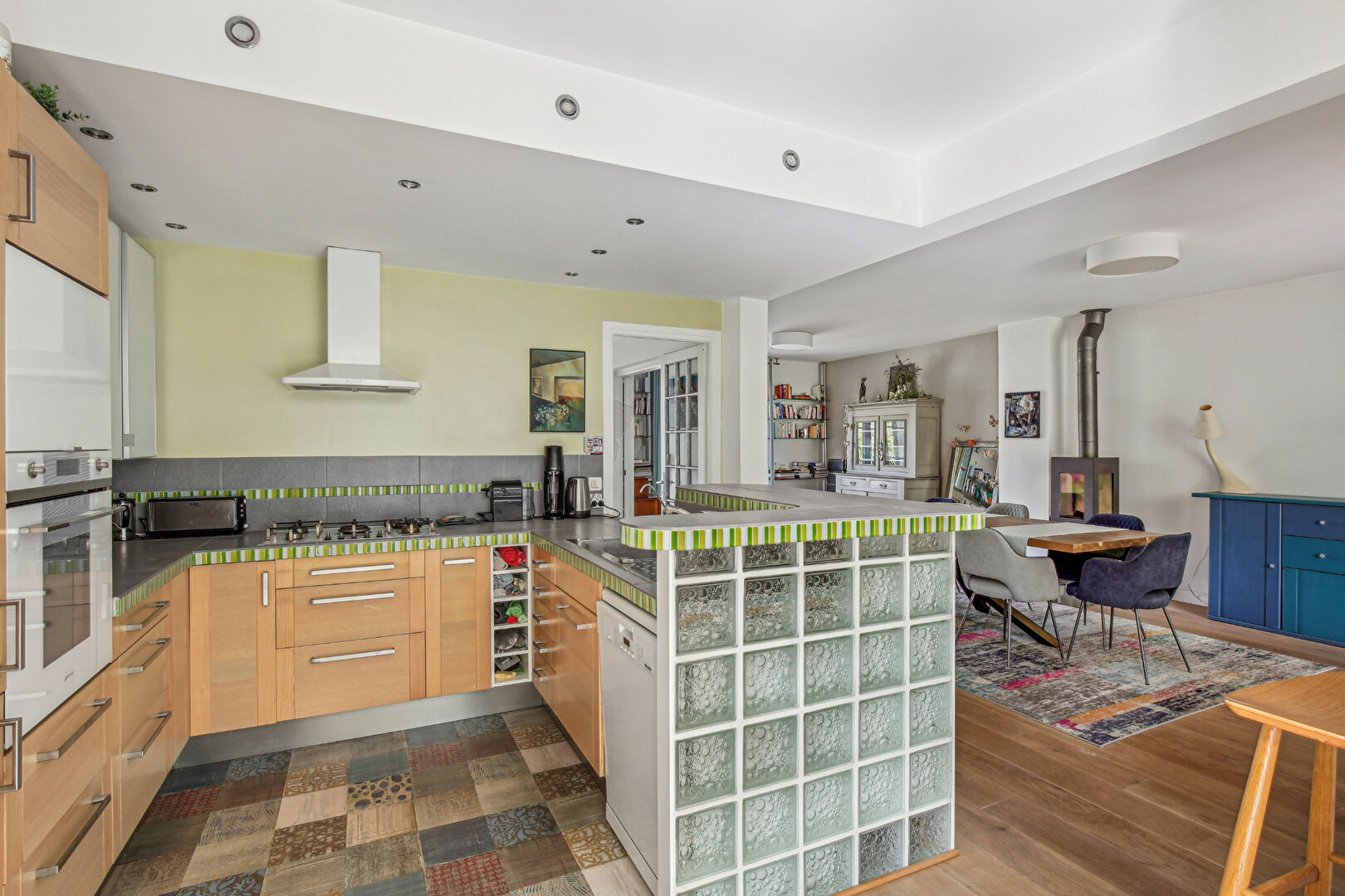 Maison située à Montesson avec 4 chambres de 225 m2 sur  un terrain de 941 m² à 5 mn du centre ville