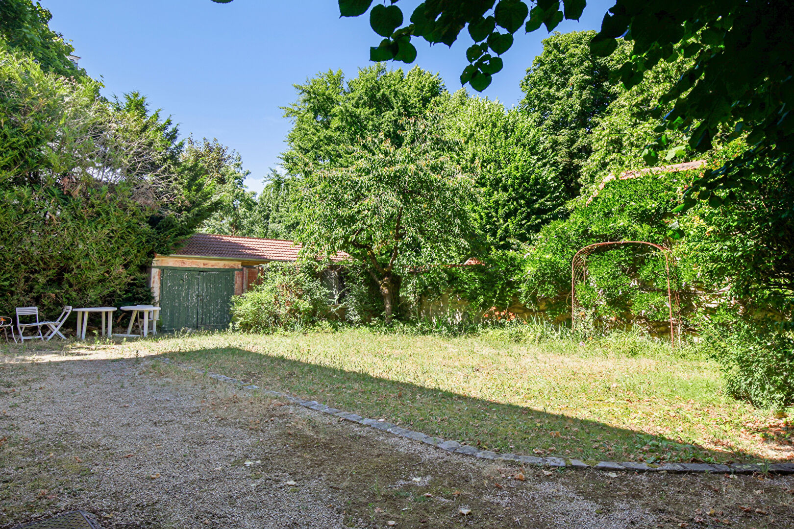 Elégante maison de caractère de 204 m² au sol  sur un terrain de 672 m² dans un secteur prisé à 10 mn du RER