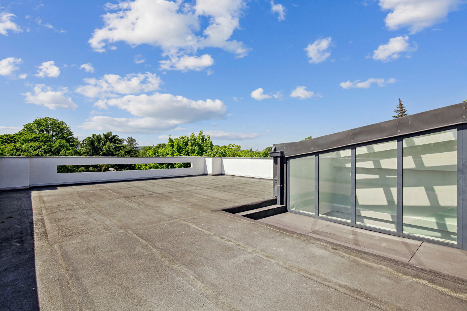 Maison d’architecte de 261 m2  – Elégance, lumière et belles prestations à 12 mn du RER