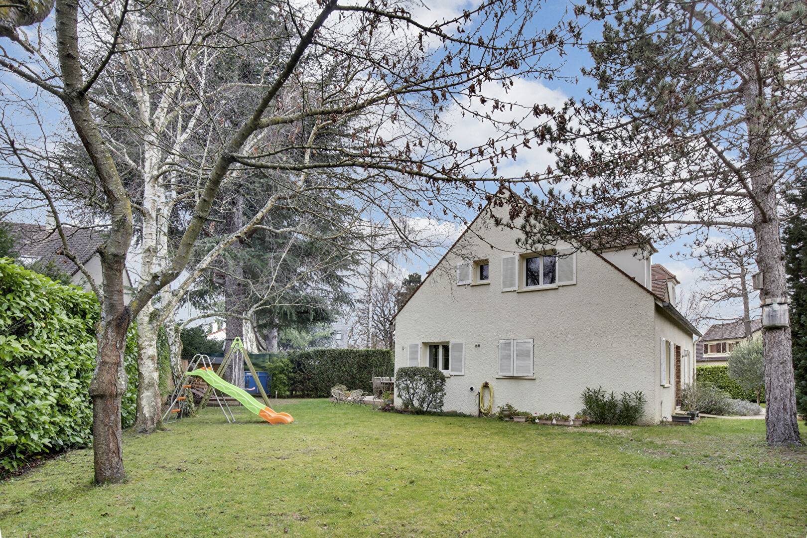 Maison située au Vésinet de 191 m² sur un terrain de 747 m² à 15 mn du RER