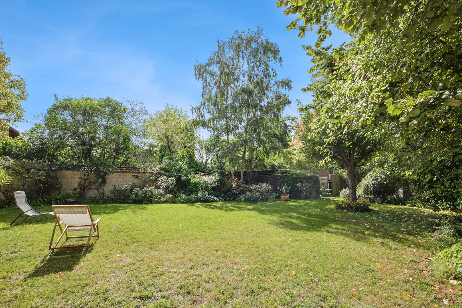 BAS DE CHATOU Maison familiale de charme avec un terrain de 800 m² au calme à 13 min à pied du RER