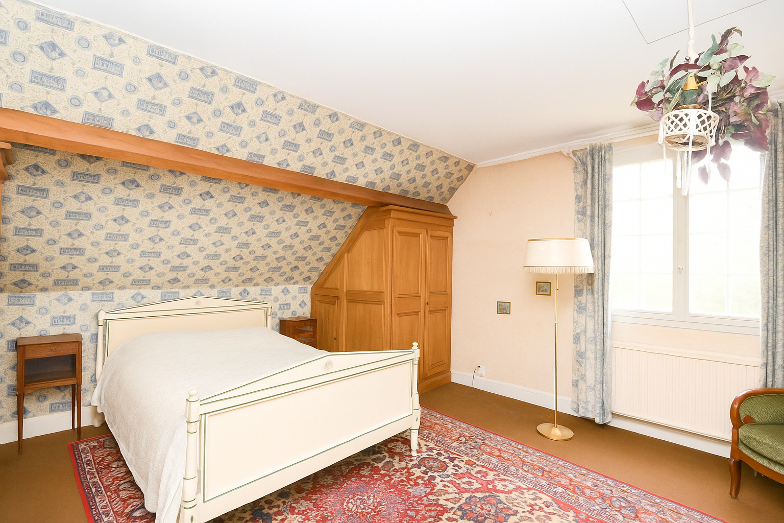 Beaux volumes et fort potentiel pour cette villa familiale de 197 m² sur un terrain de 1000 m² sescteur Côteaux-Monet