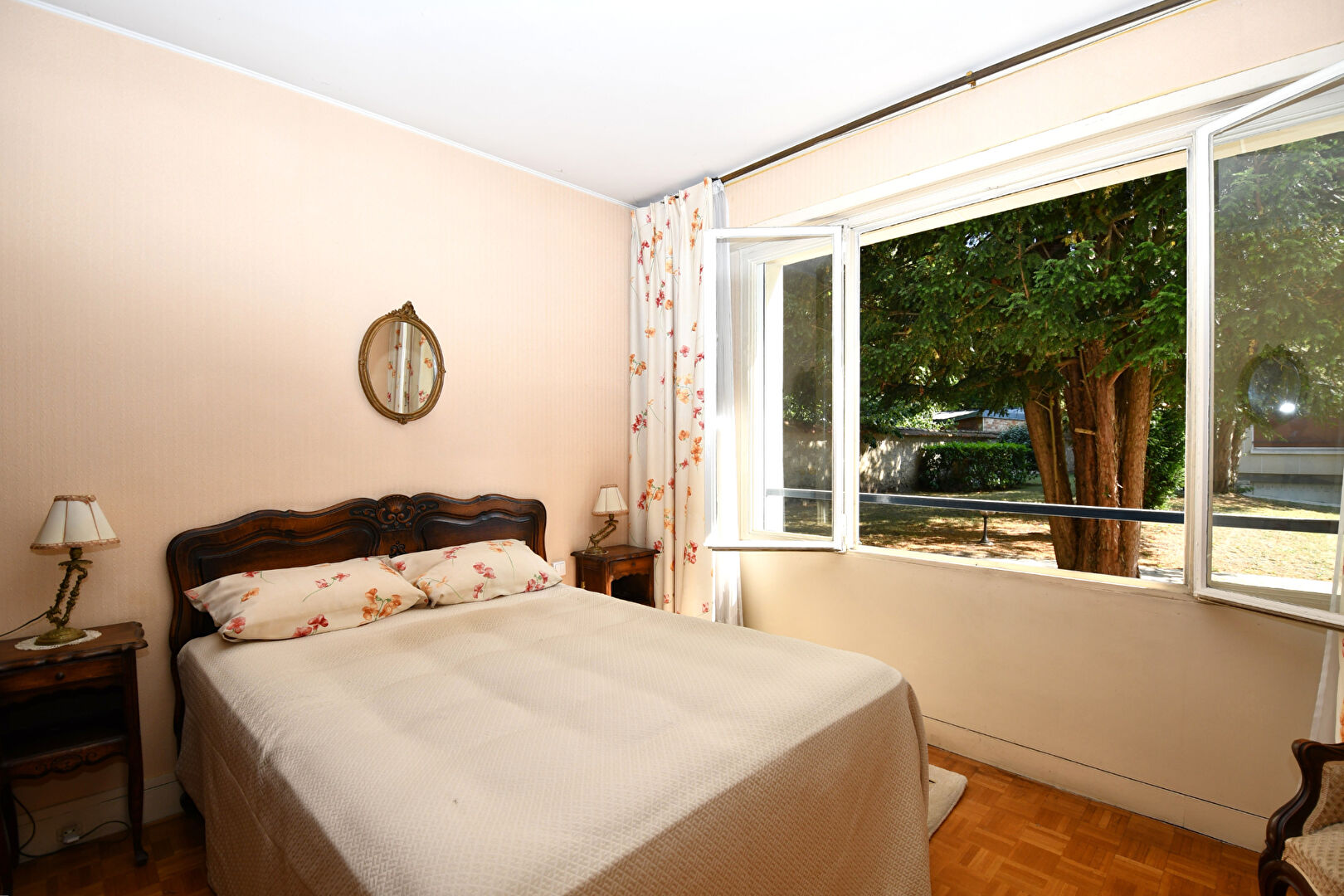 BAS DE CHATOU  Appartement 5 pièces avec balcon, cave et box