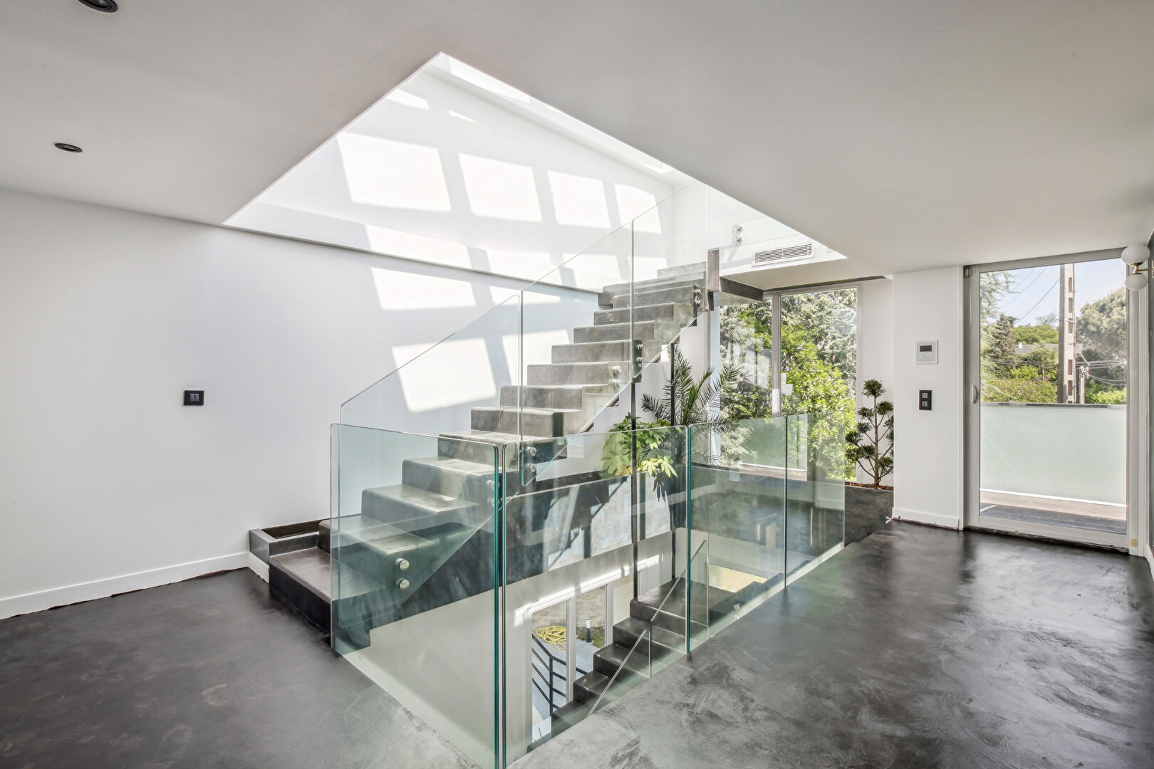 Maison d’architecte de 261 m2  – Elégance, lumière et belles prestations à 12 mn du RER