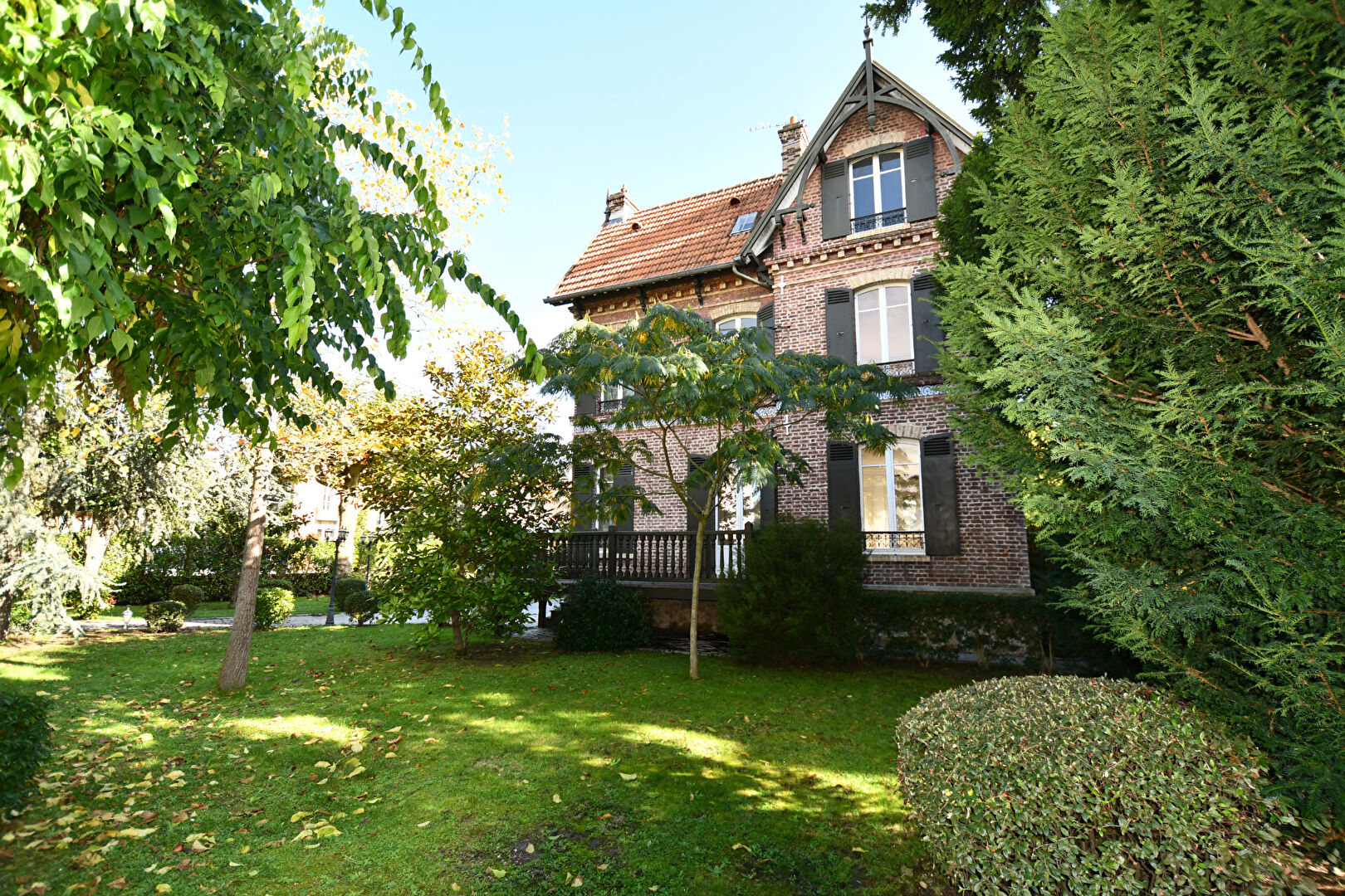 Maison avec 6 chambres située dans le TRIANGLE D’OR à 6mn du RER