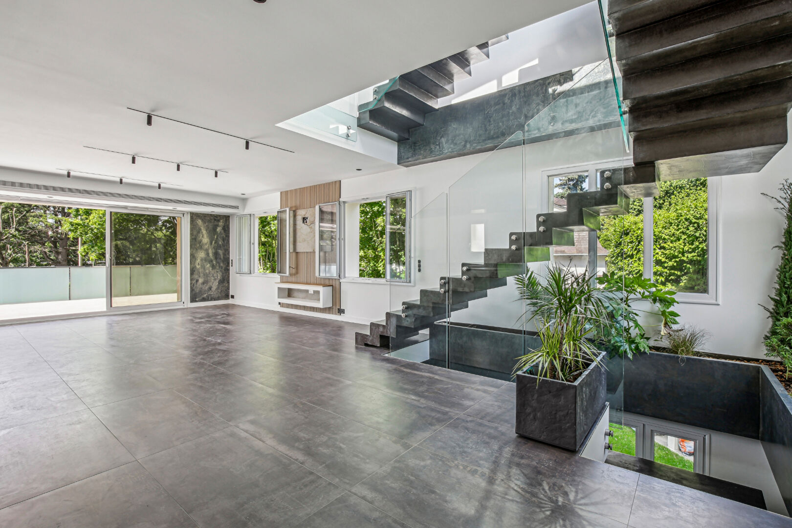 Maison d’architecte de 261 m2  – Elégance, lumière et belles prestations à 12 mn du RER