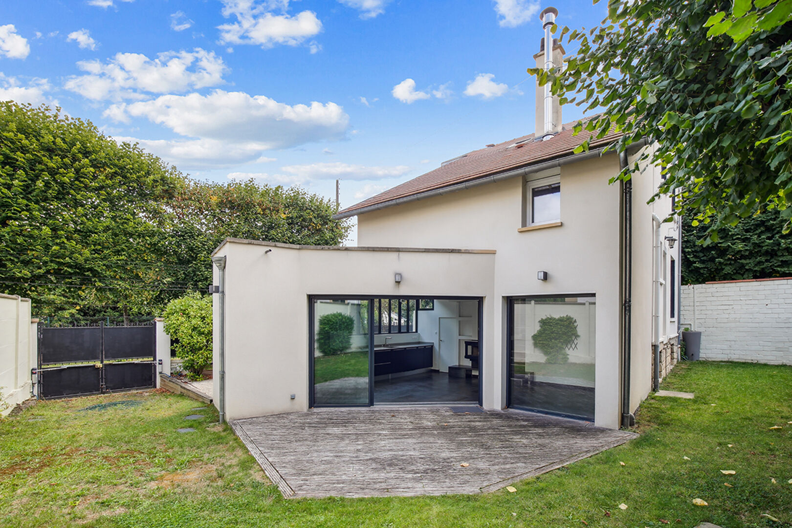 Maison de 147 m² située à Chatou  sur 290 m² de terrain à 7 mn du RER