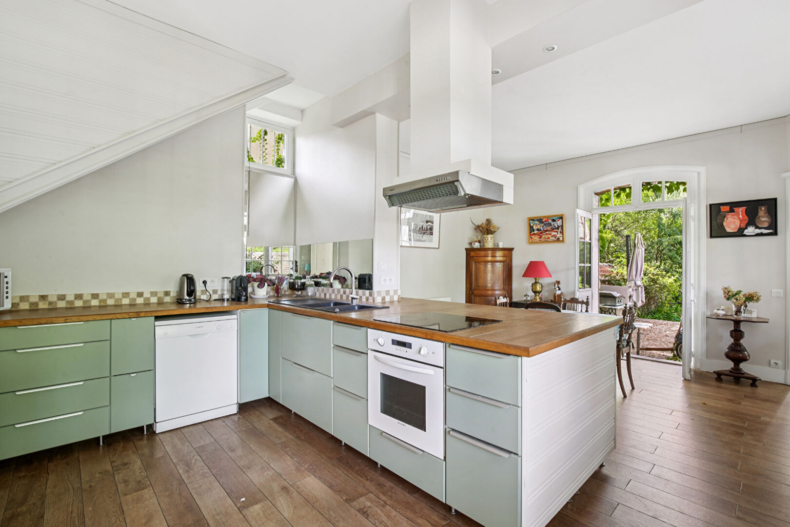 BAS DE CHATOU Maison familiale de charme avec un terrain de 800 m² au calme à 13 min à pied du RER