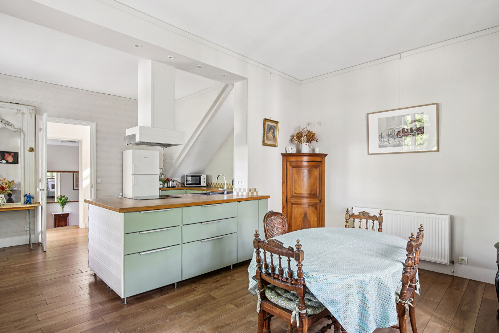 BAS DE CHATOU Maison familiale de charme avec un terrain de 800 m² au calme à 13 min à pied du RER